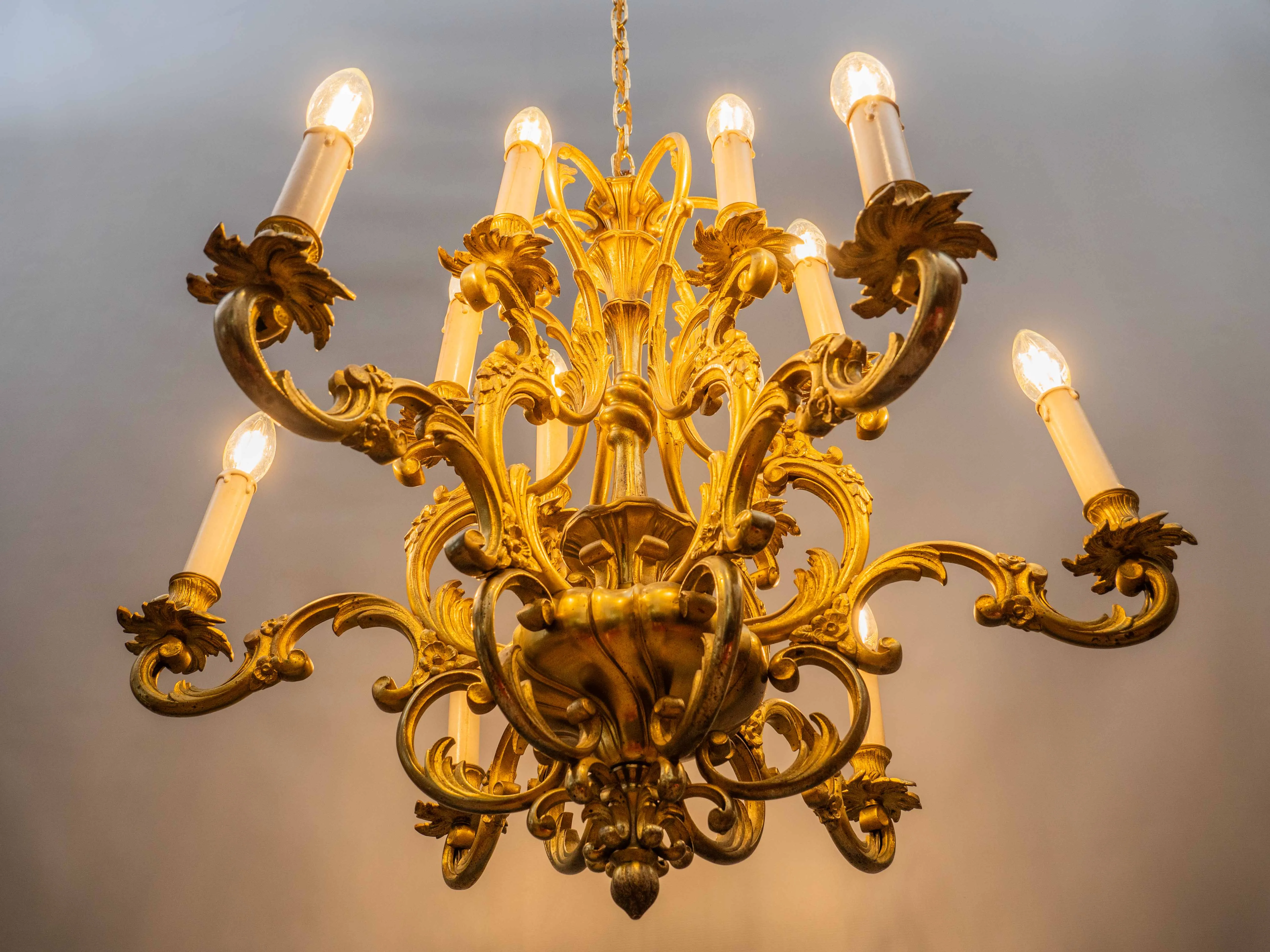 Velký bronzový lustr z dílen Maison Lucien Gau Paris - 3