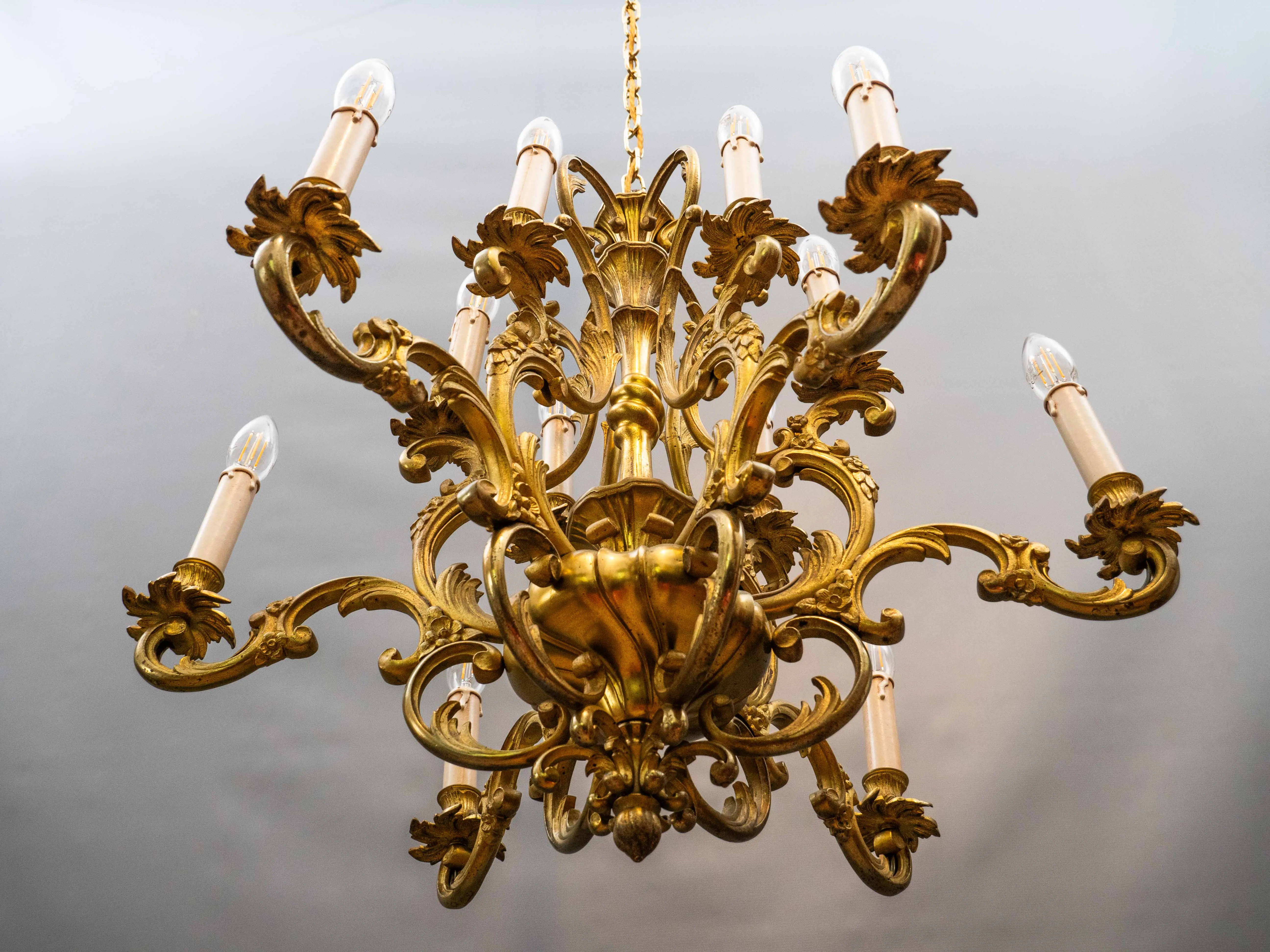 Velký bronzový lustr z dílen Maison Lucien Gau Paris - 4