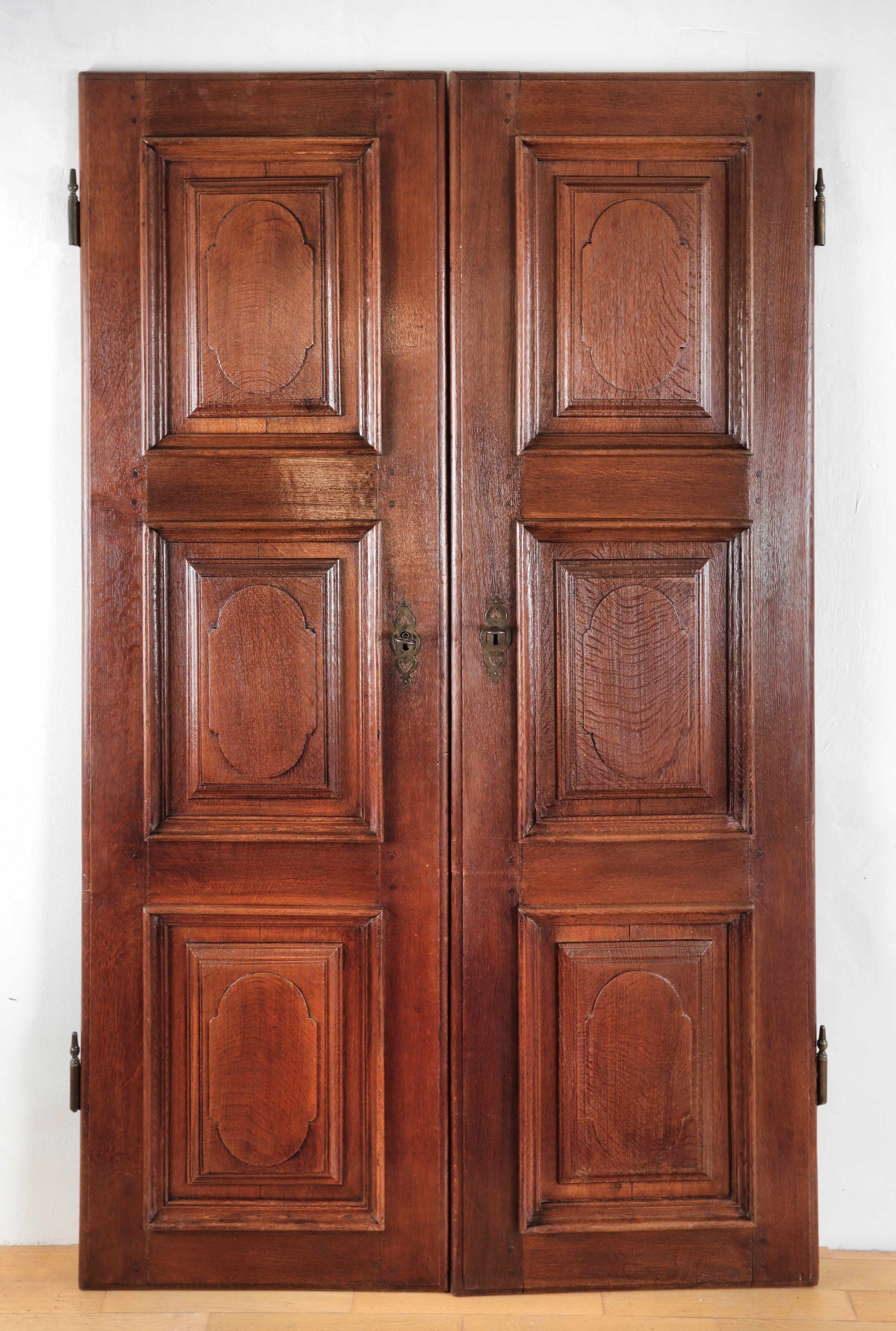 Starožitné dubové dveře z 18. století