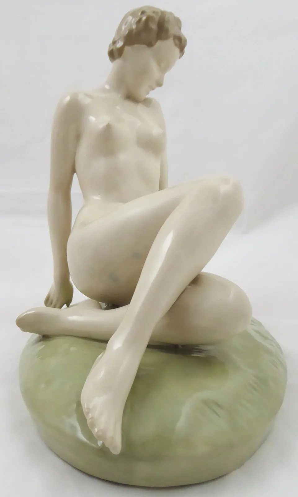 Sedící nahá dívka – Elly Strobach, Royal Dux - 2