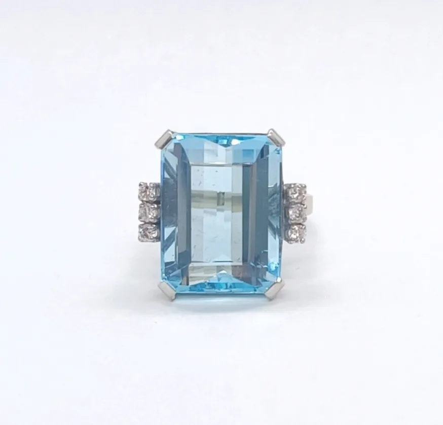 Zlatý prsten s akvamarínem a diamanty