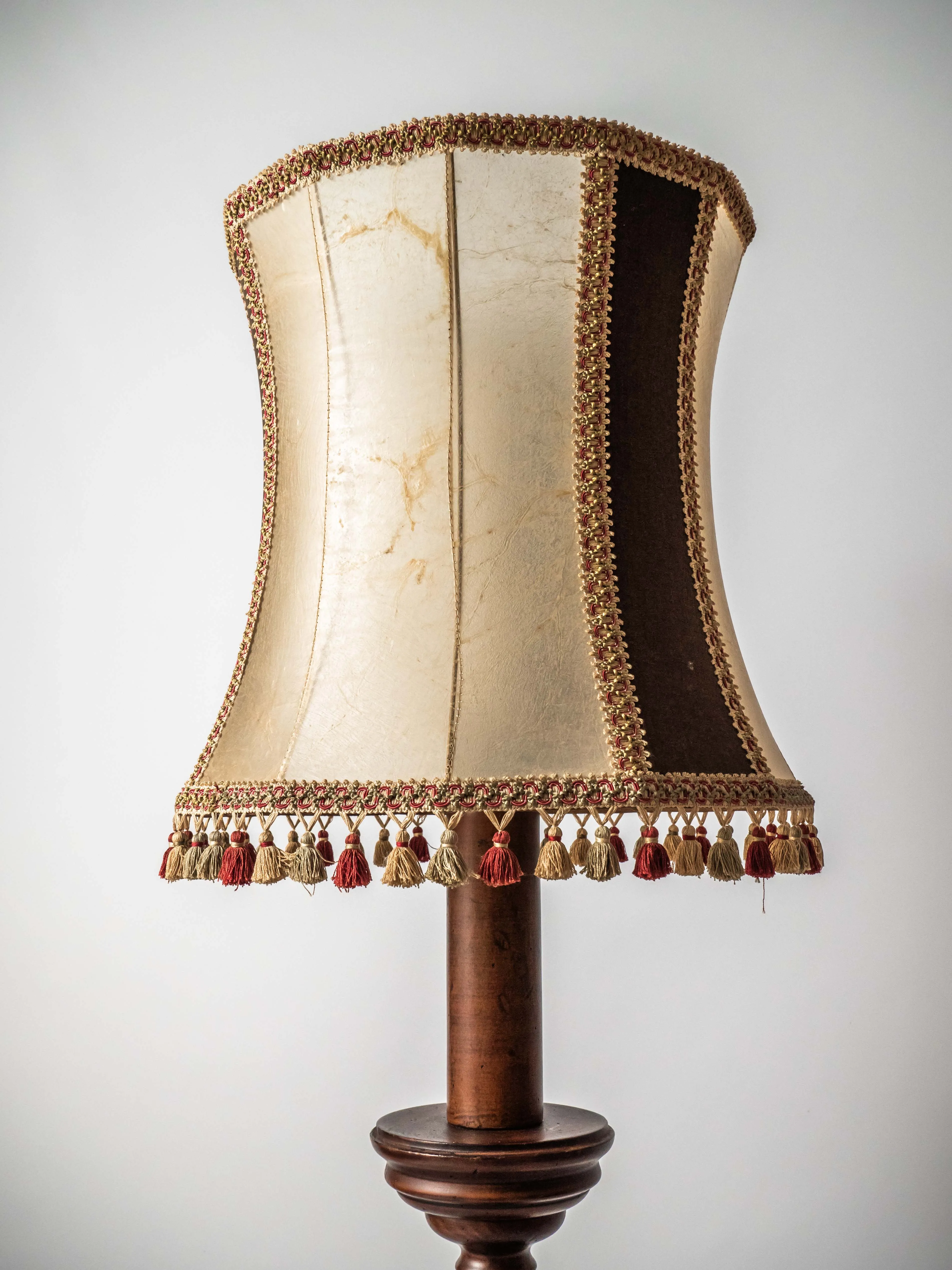Dřevěná stojací lampa s měchýřovým stínidlem - 3