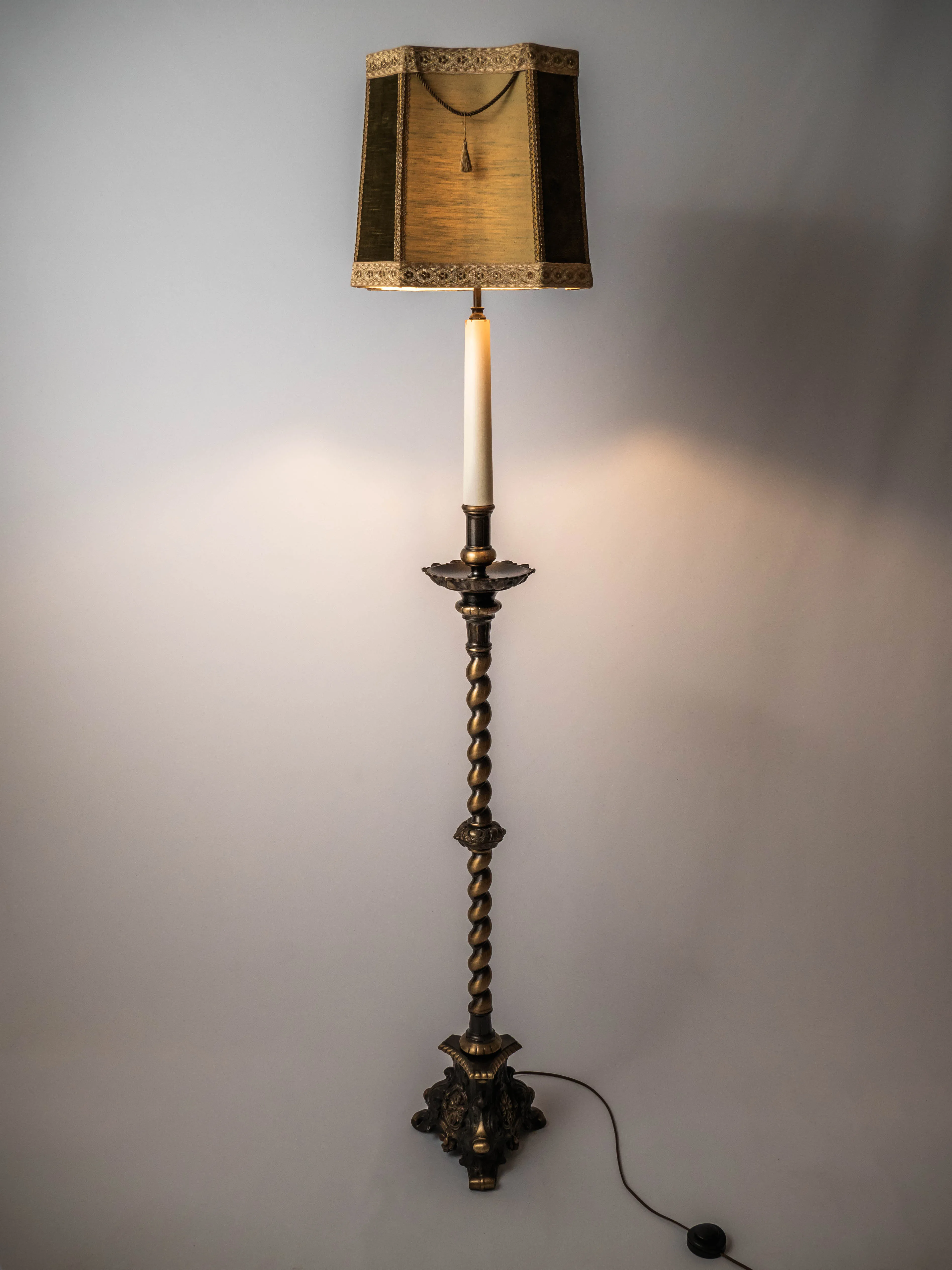 Úzká stojací lampa v barokním stylu - 8