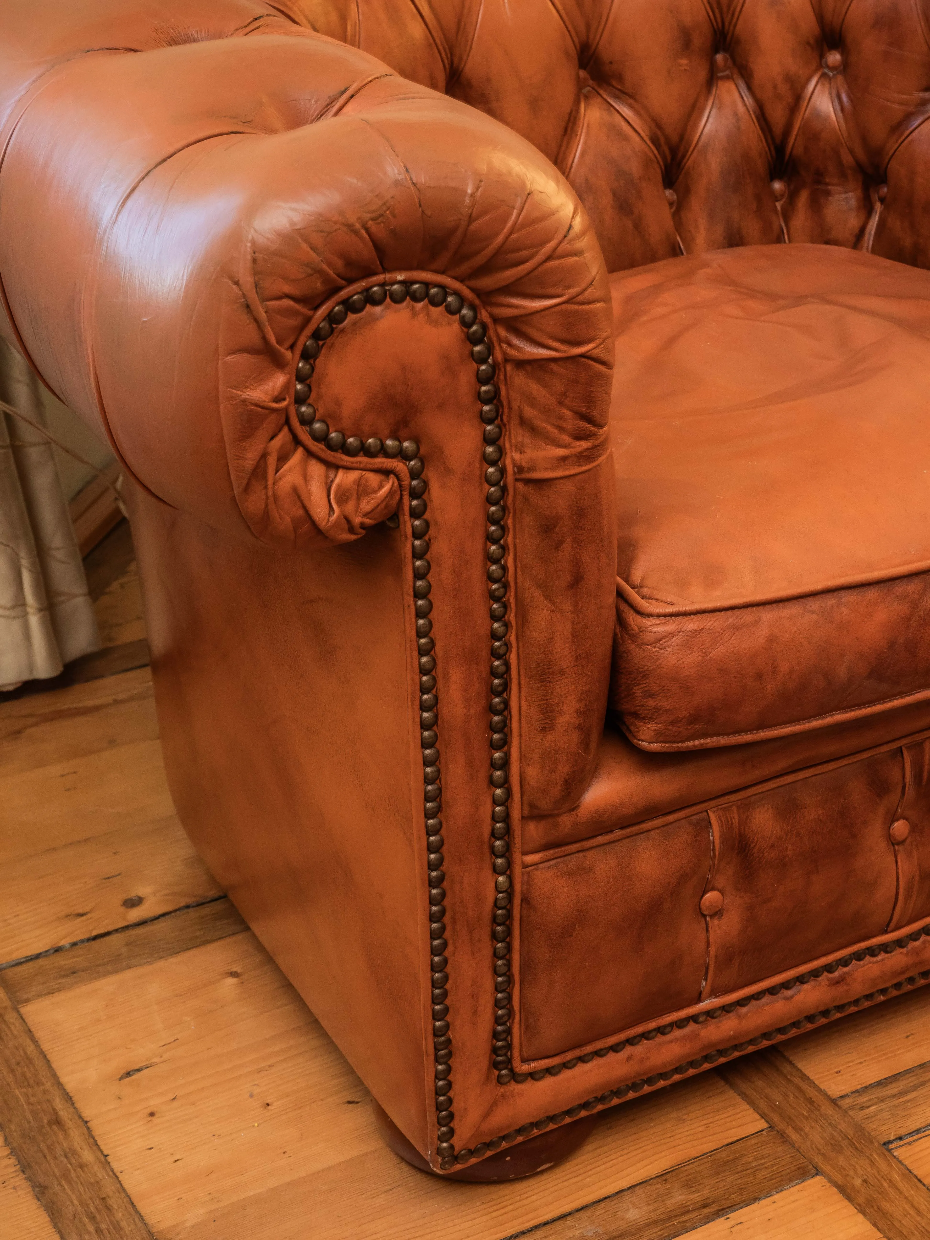 Pohodlné křeslo Chesterfield kožené - 4