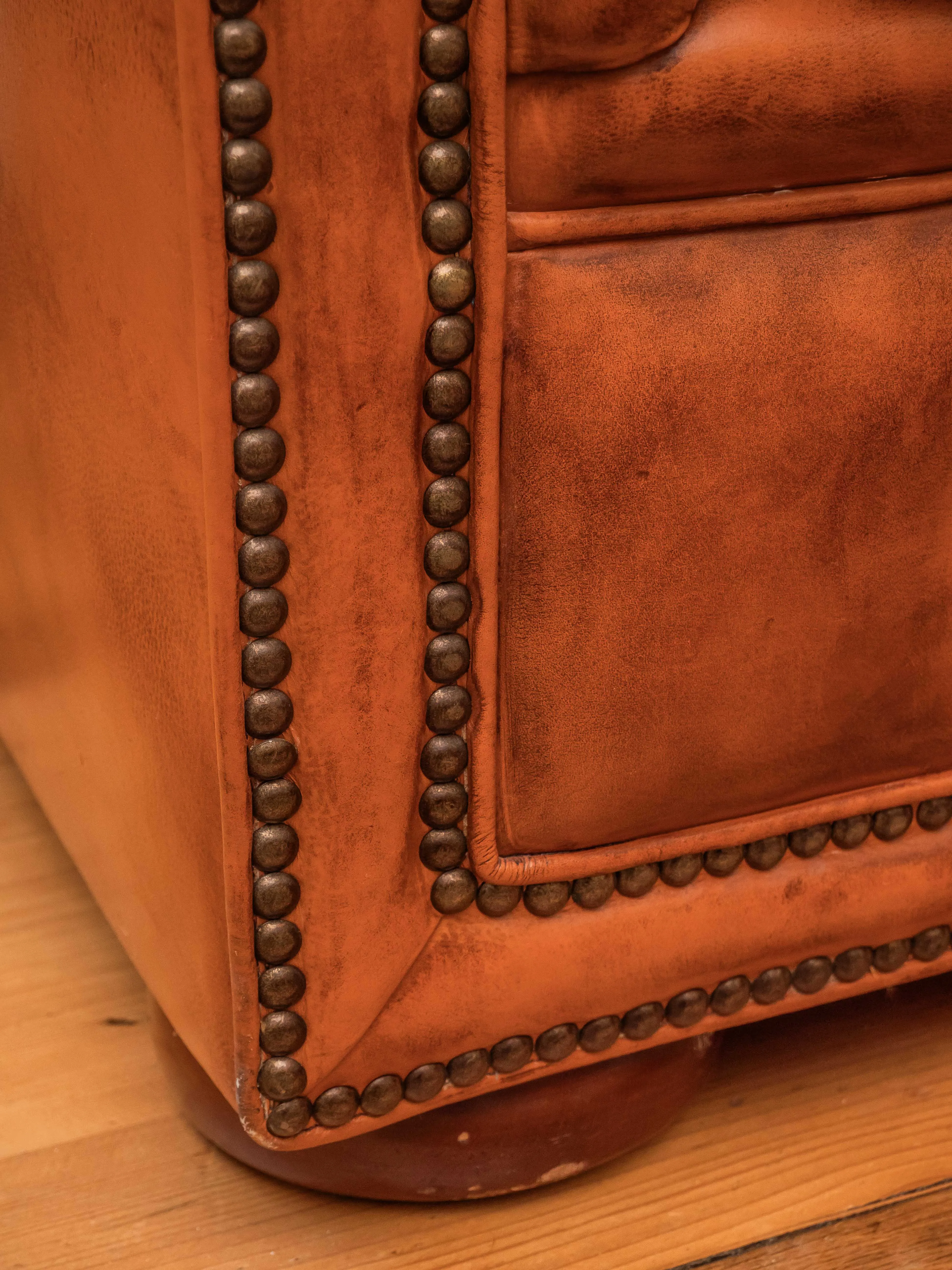 Pohodlné křeslo Chesterfield kožené - 6