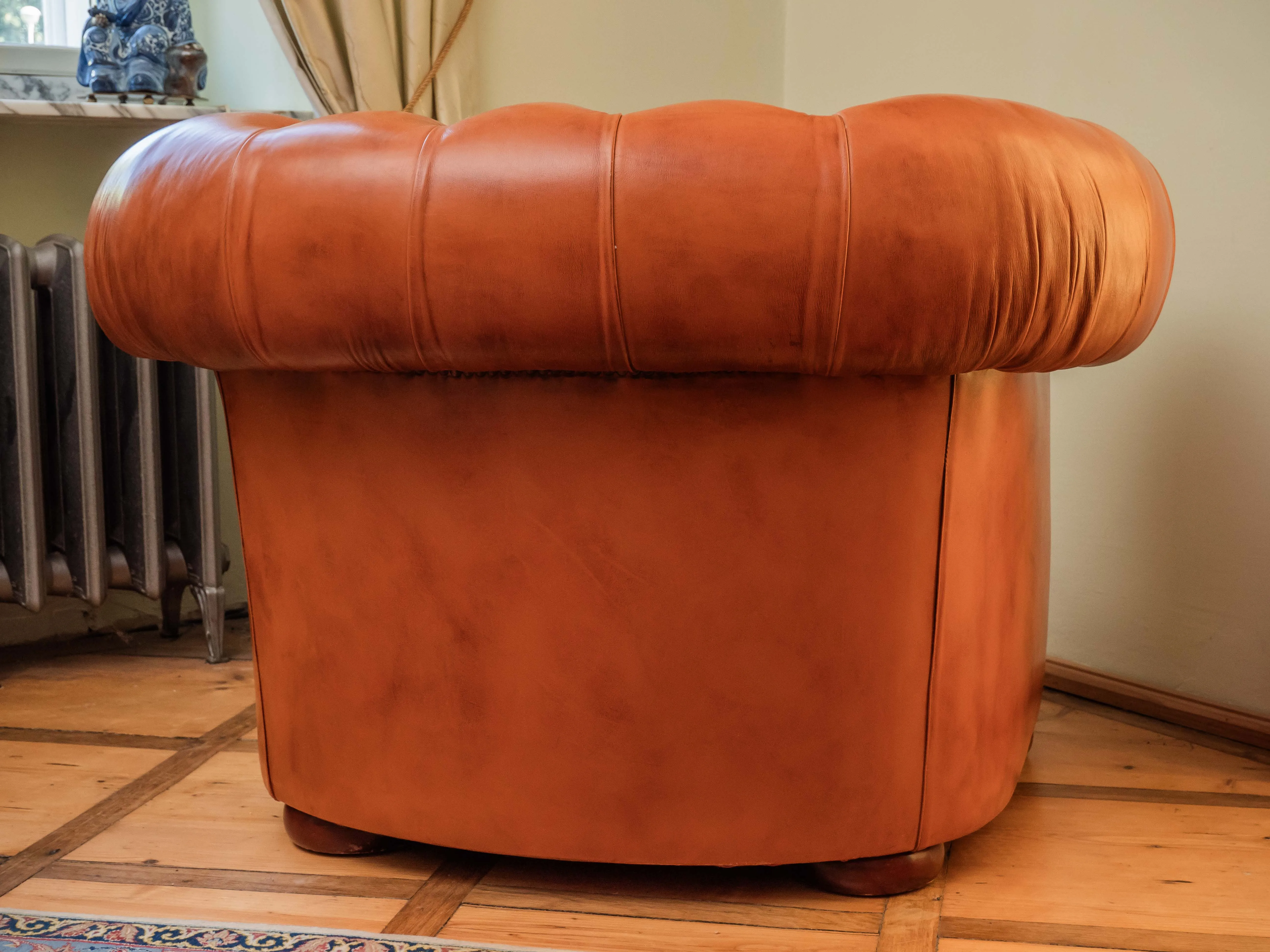 Pohodlné křeslo Chesterfield kožené - 7