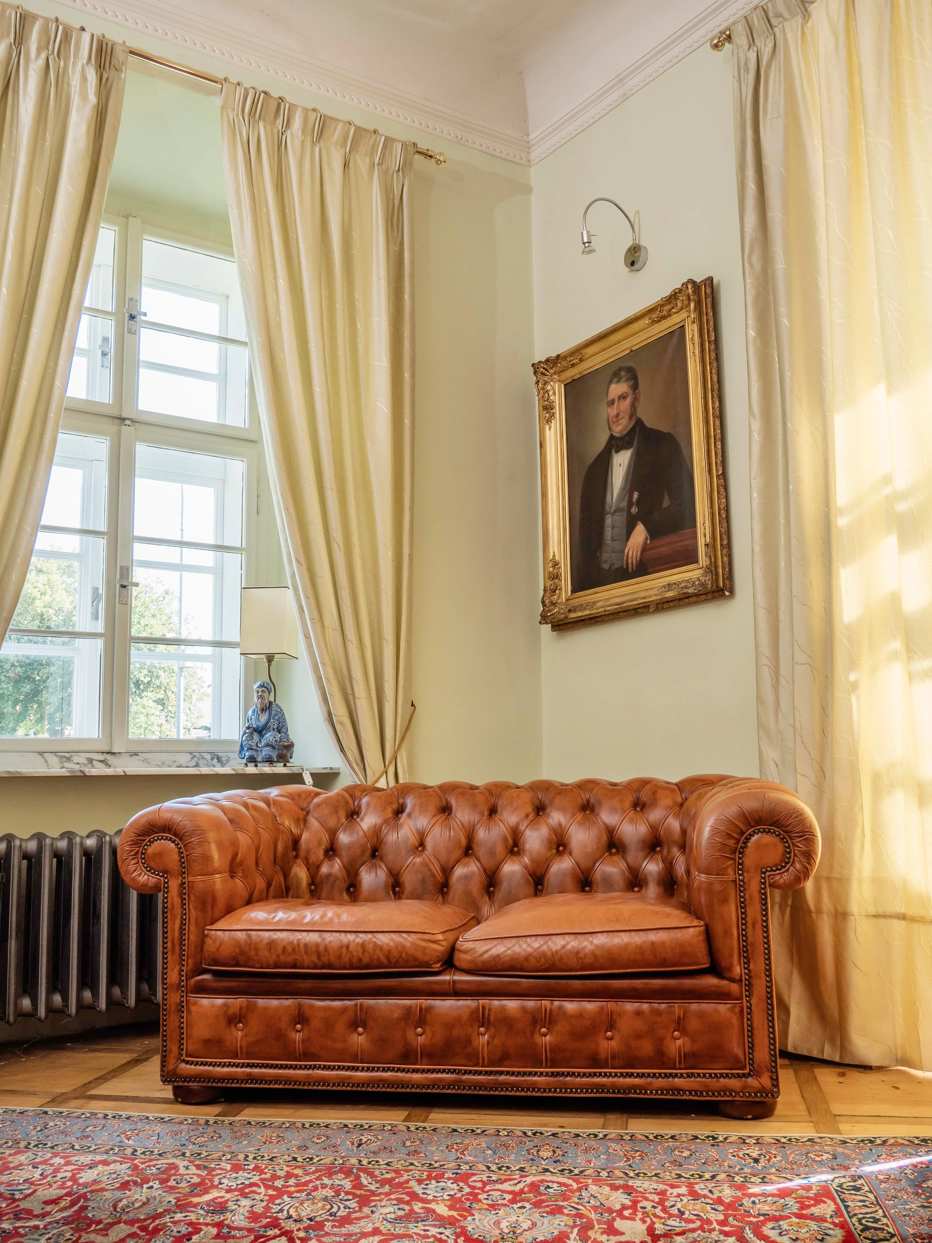 Starožitná sofa Chesterfield dvoumístná - 2