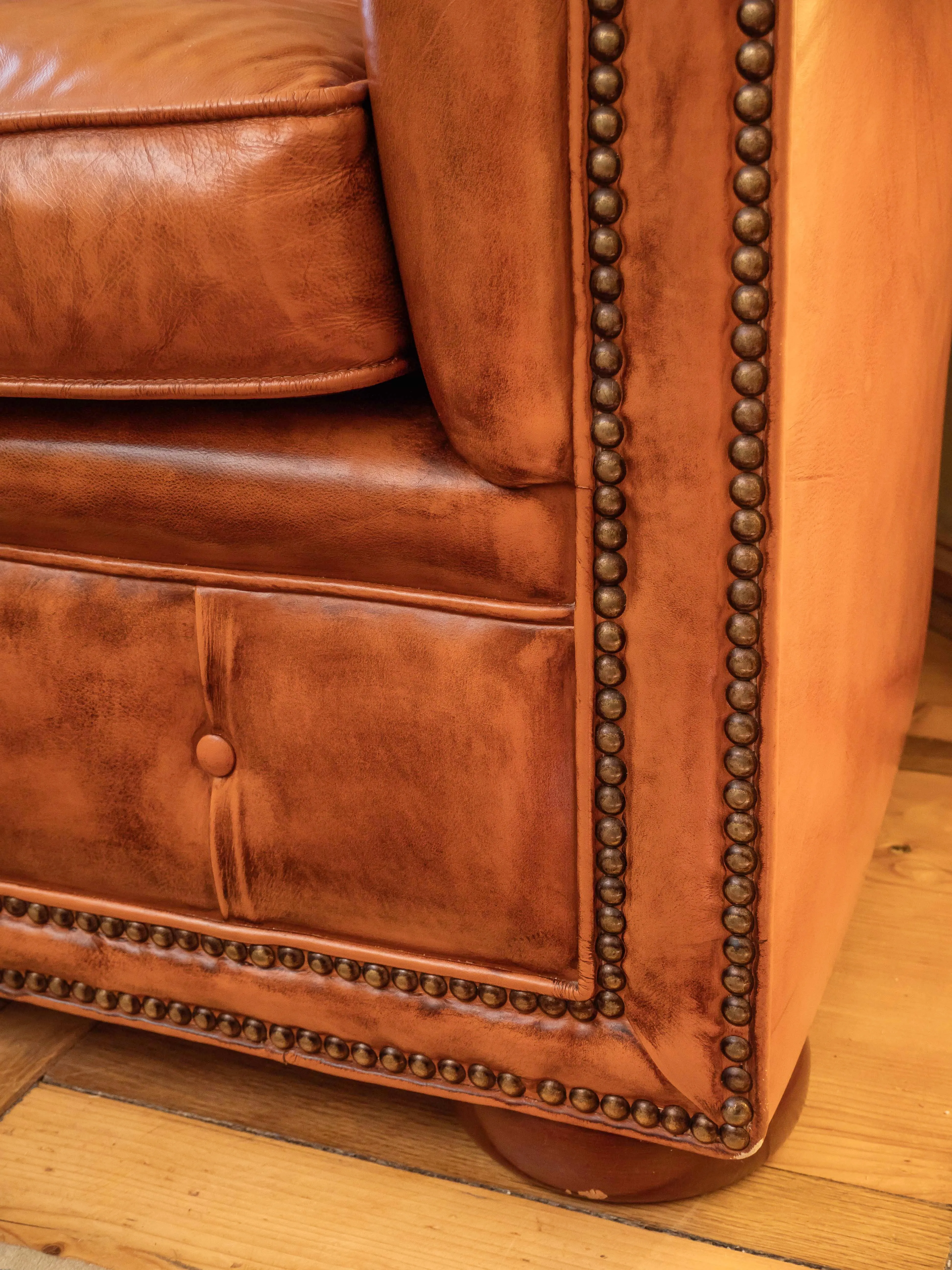 Starožitná sofa Chesterfield dvoumístná - 5