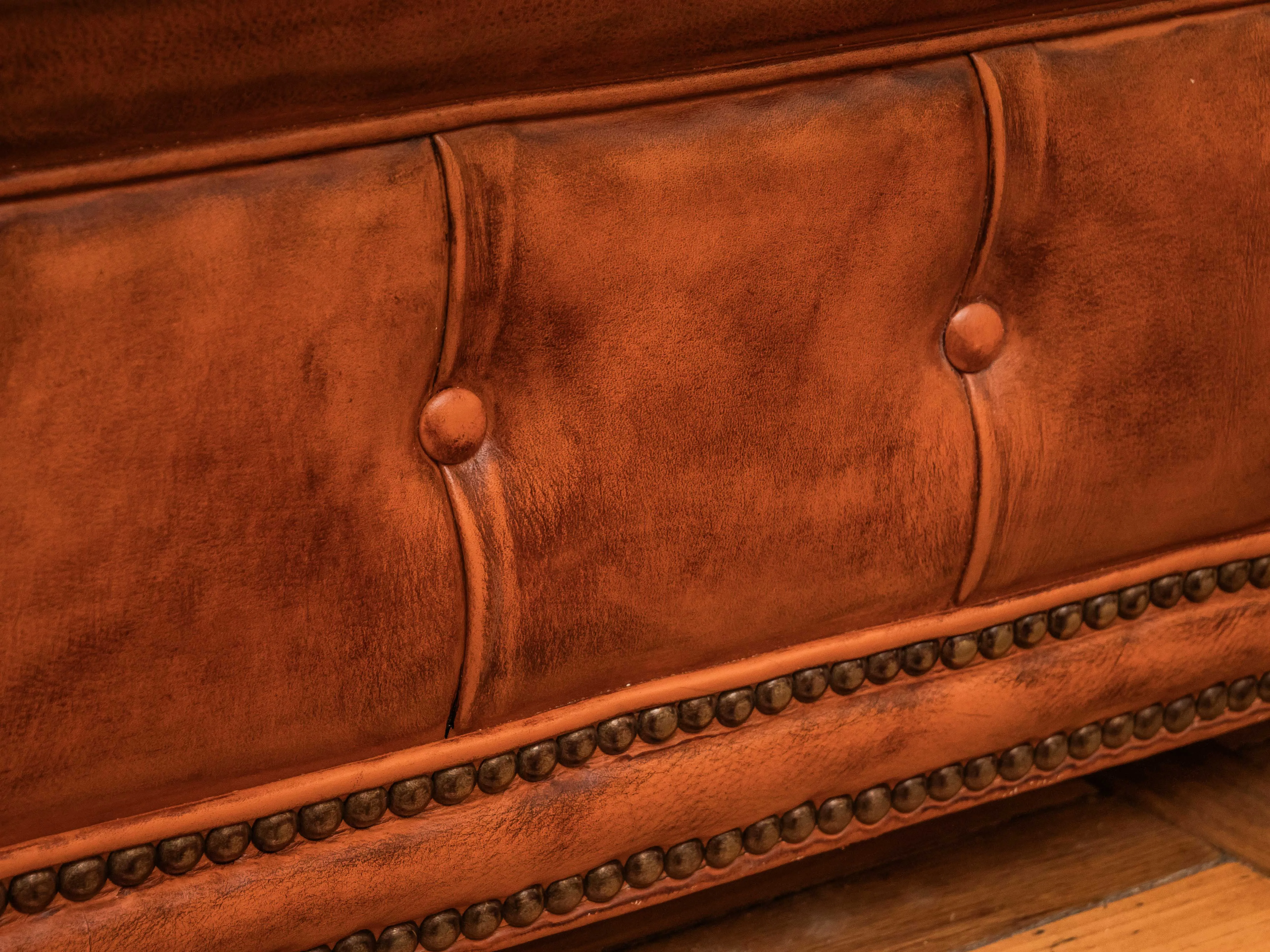 Starožitná sofa Chesterfield dvoumístná - 6
