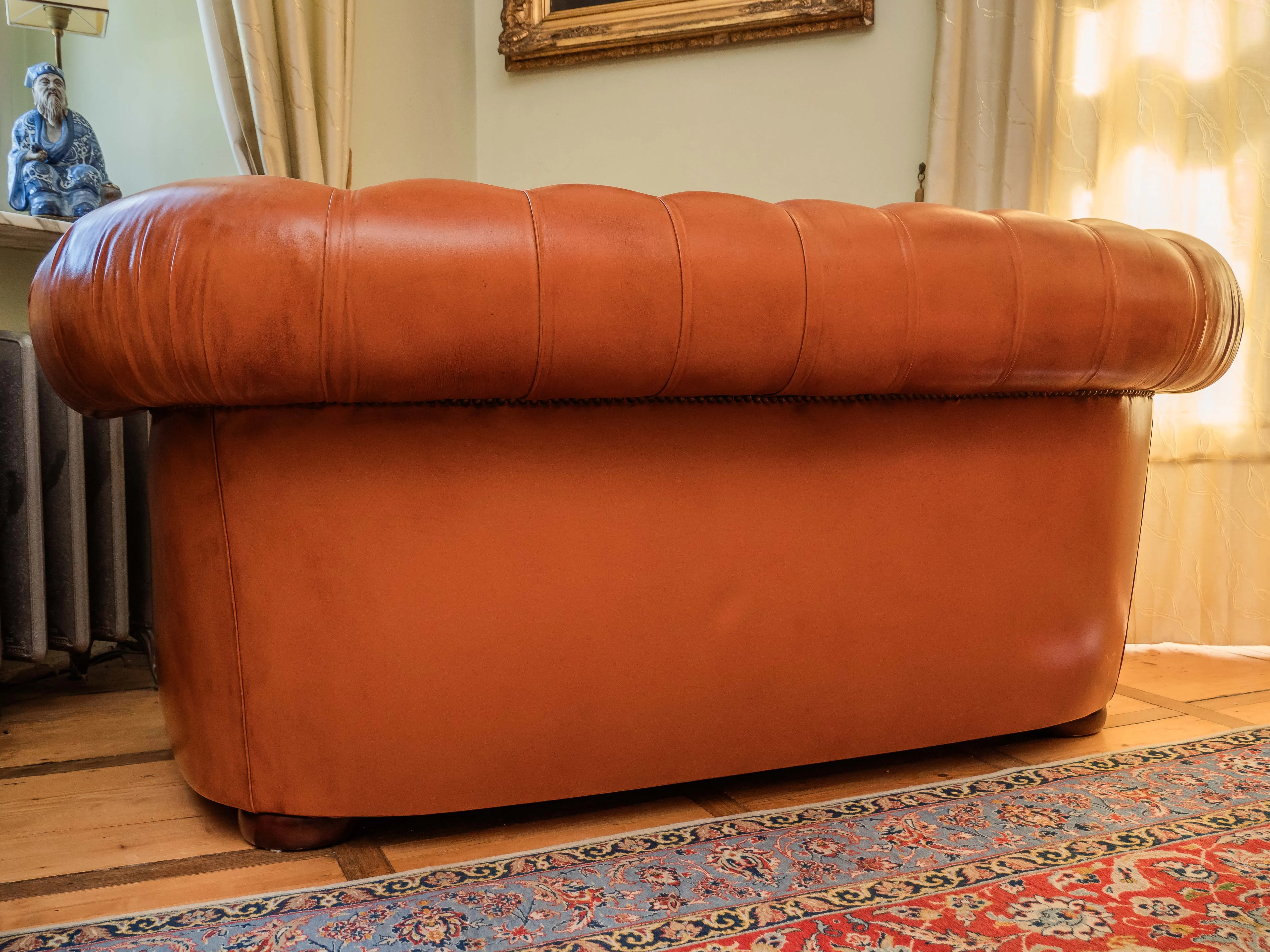 Starožitná sofa Chesterfield dvoumístná - 9