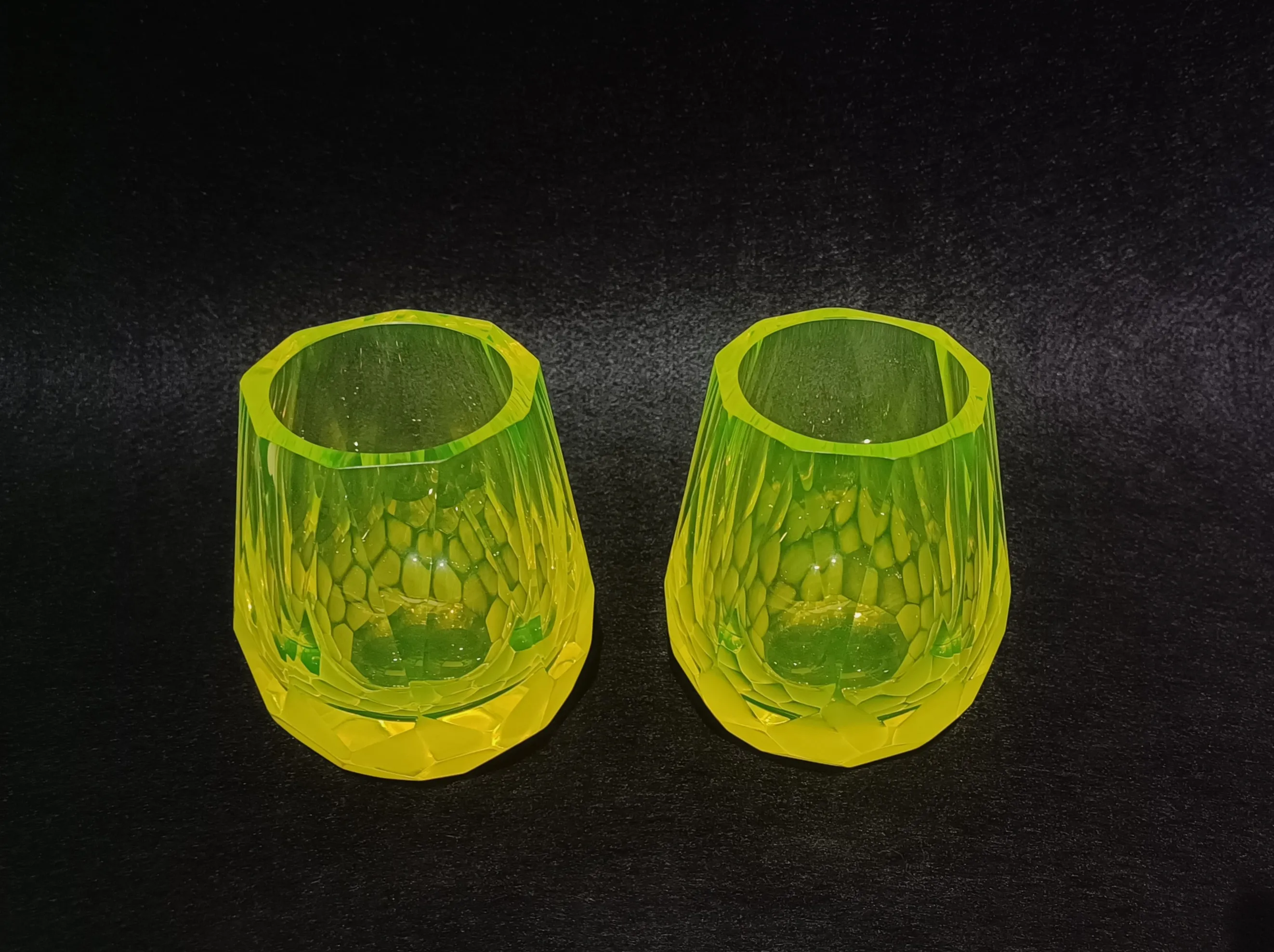 Rony Plesl – Cubism uran glass - 2