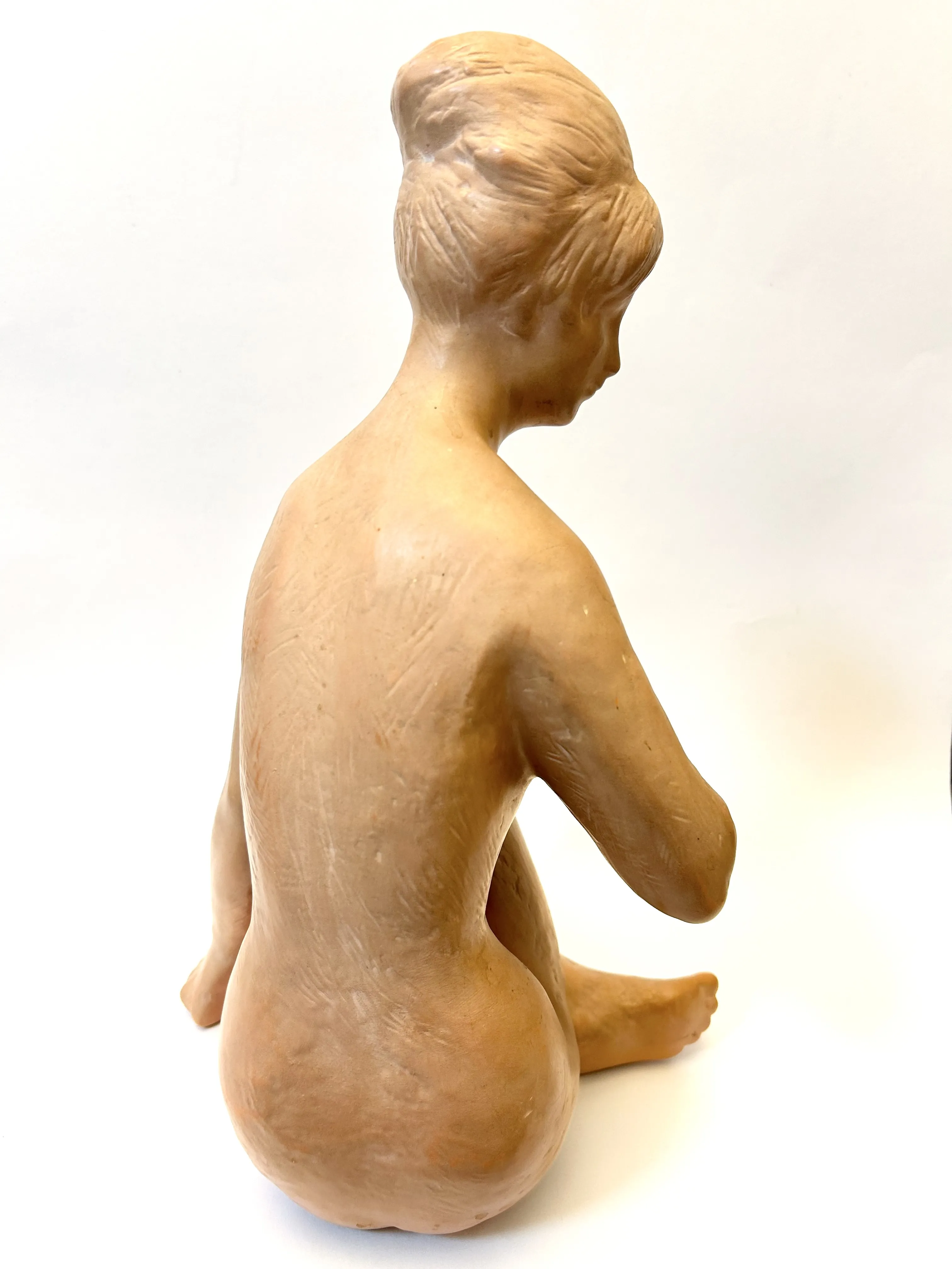 Plastika „Sedící dívka“ – Keramika Bechyně - 3