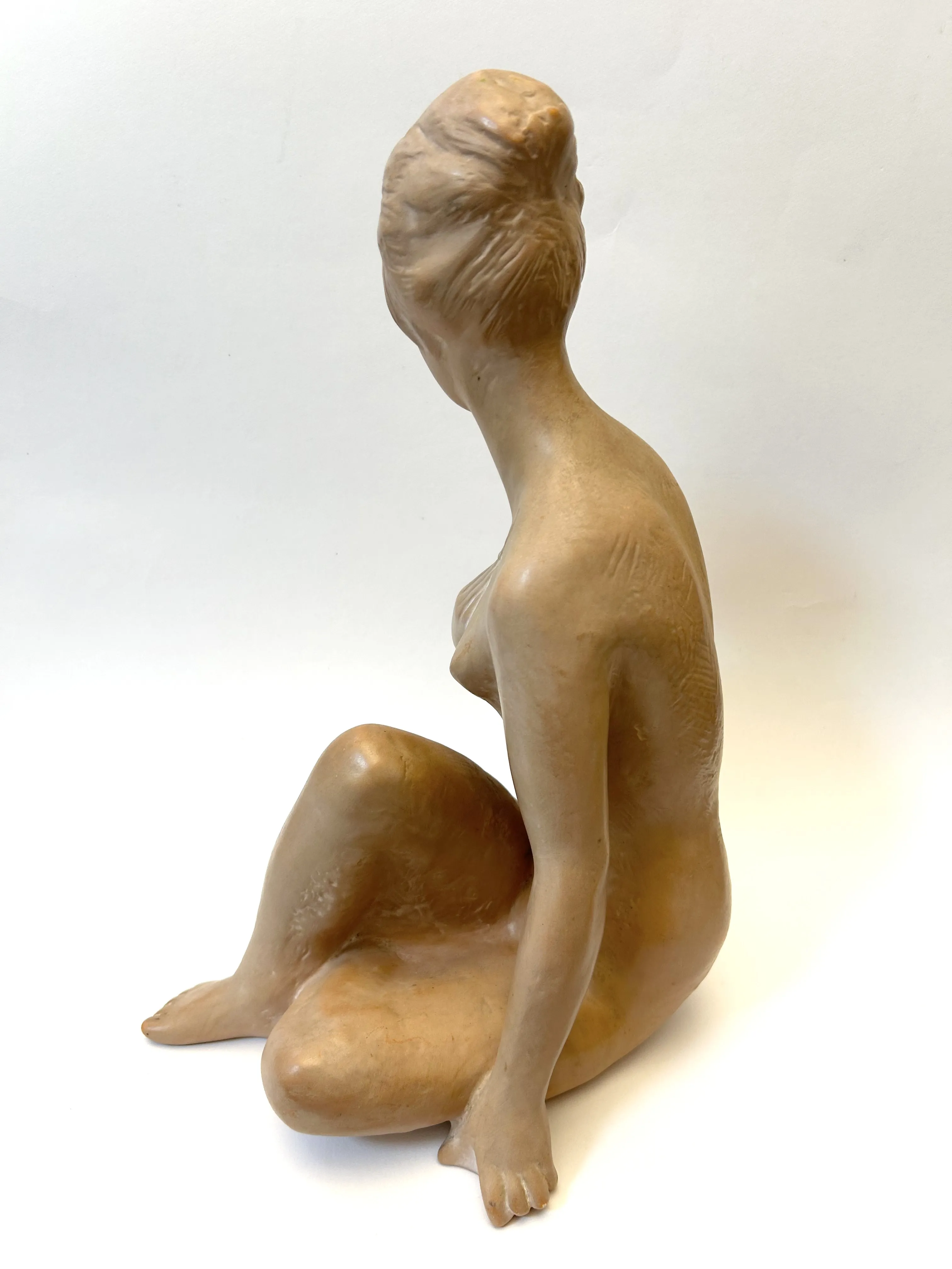 Plastika „Sedící dívka“ – Keramika Bechyně - 4