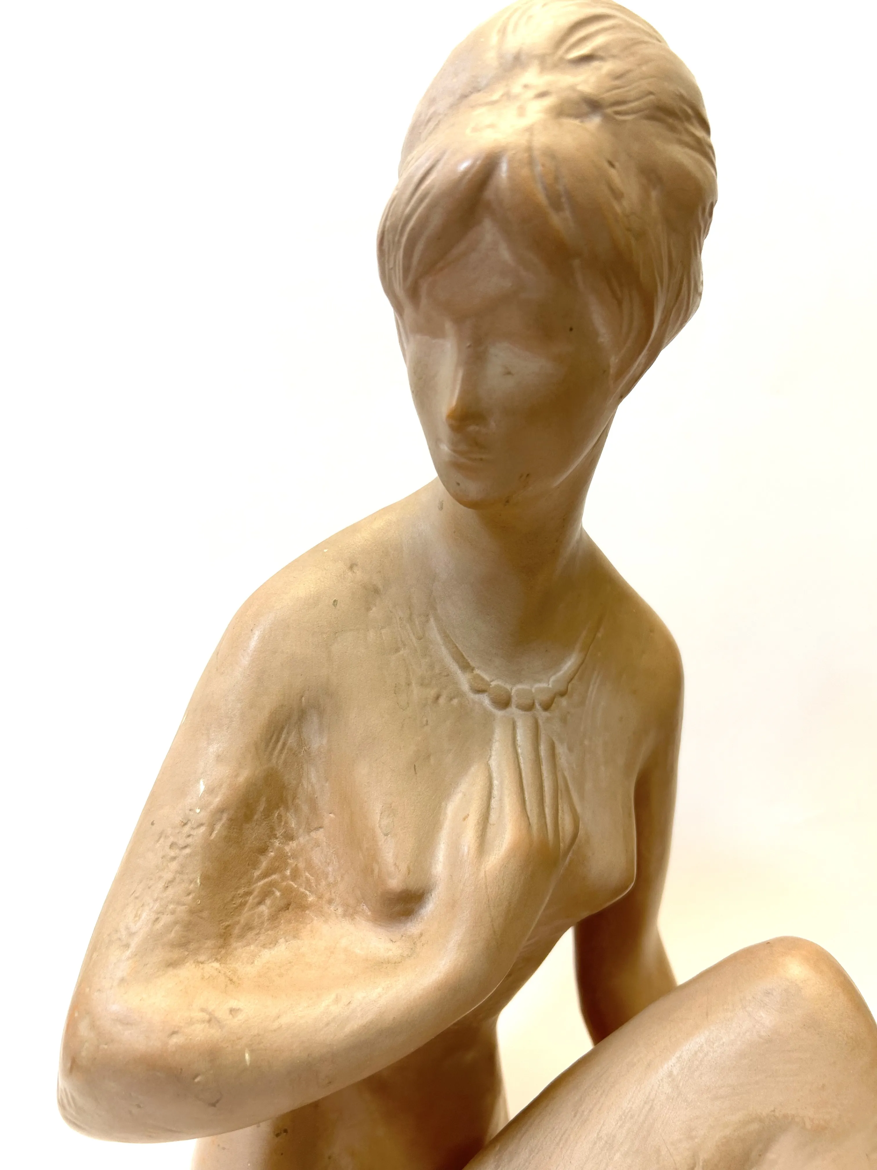 Plastika „Sedící dívka“ – Keramika Bechyně - 5