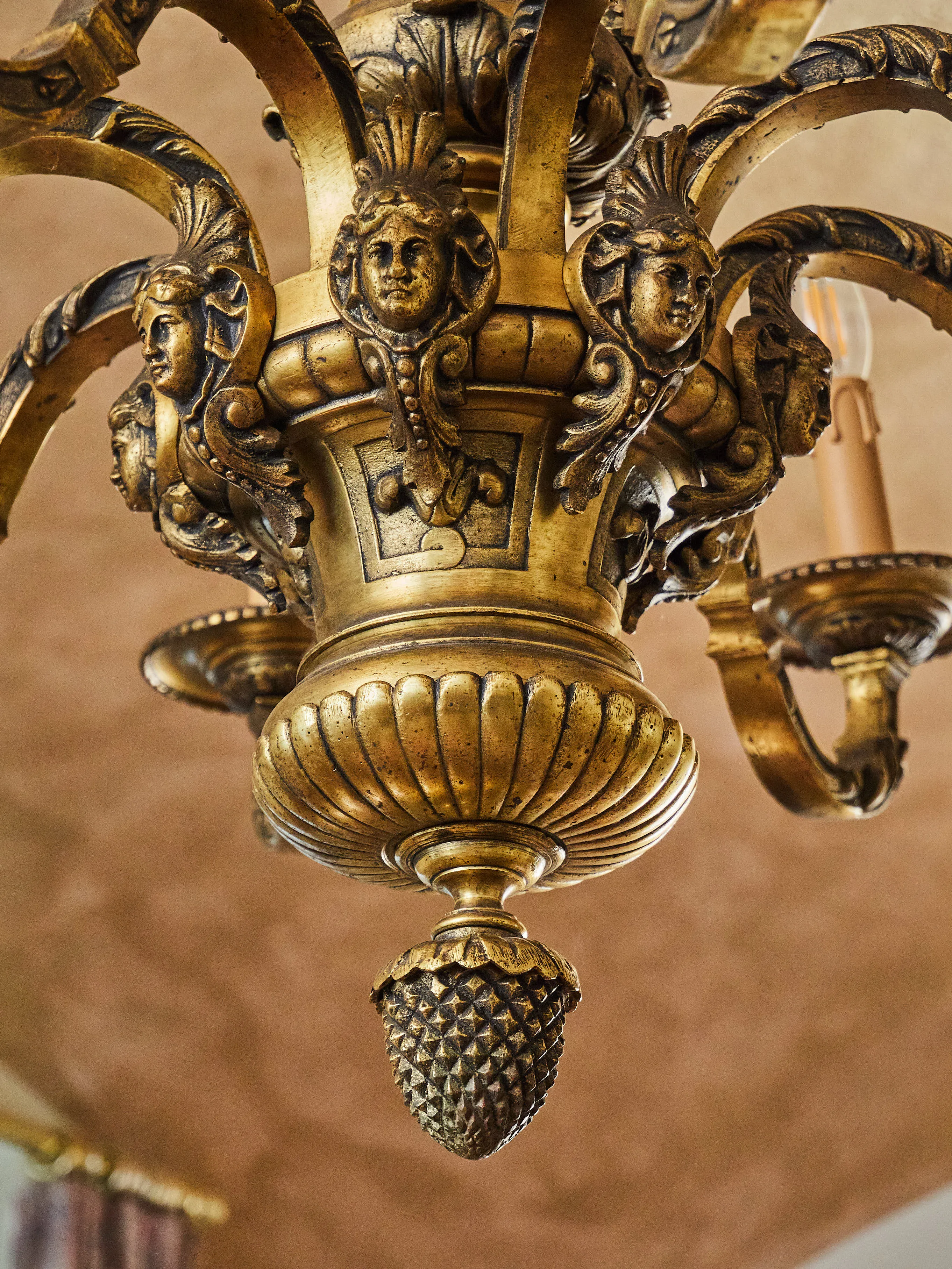 Starožitný bronzový lustr Mazarin. Zlacený - 9