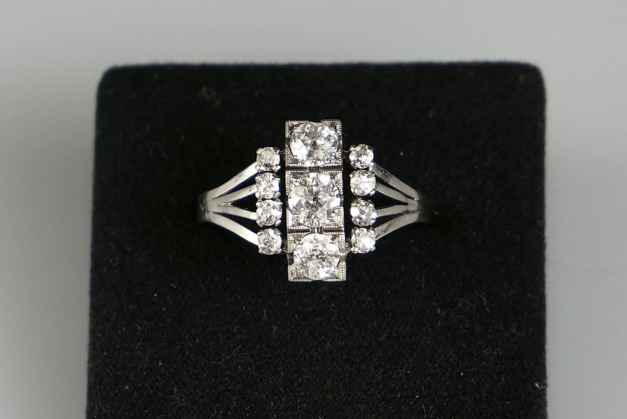 Zlatý art-deco prsten s diamanty - 4