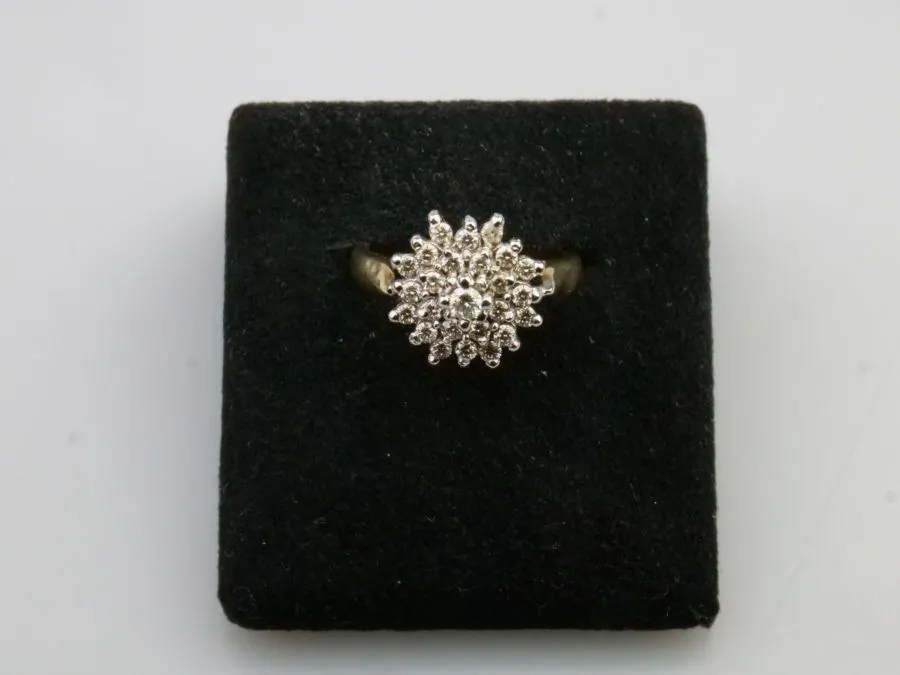 Zlatý prsten s diamanty - 1