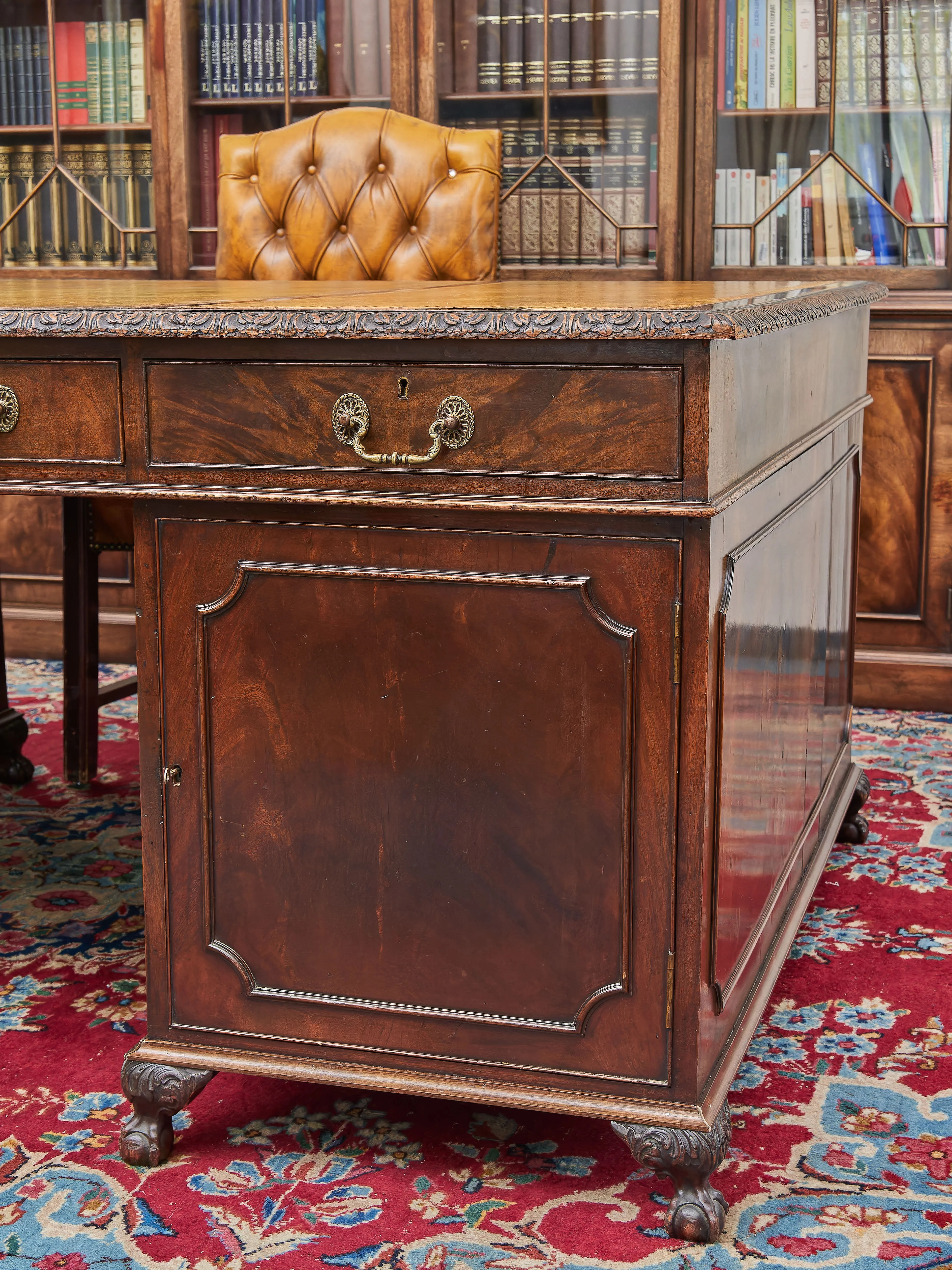 Starožitný velký psací stůl Chippendale vyřezávaný - 8