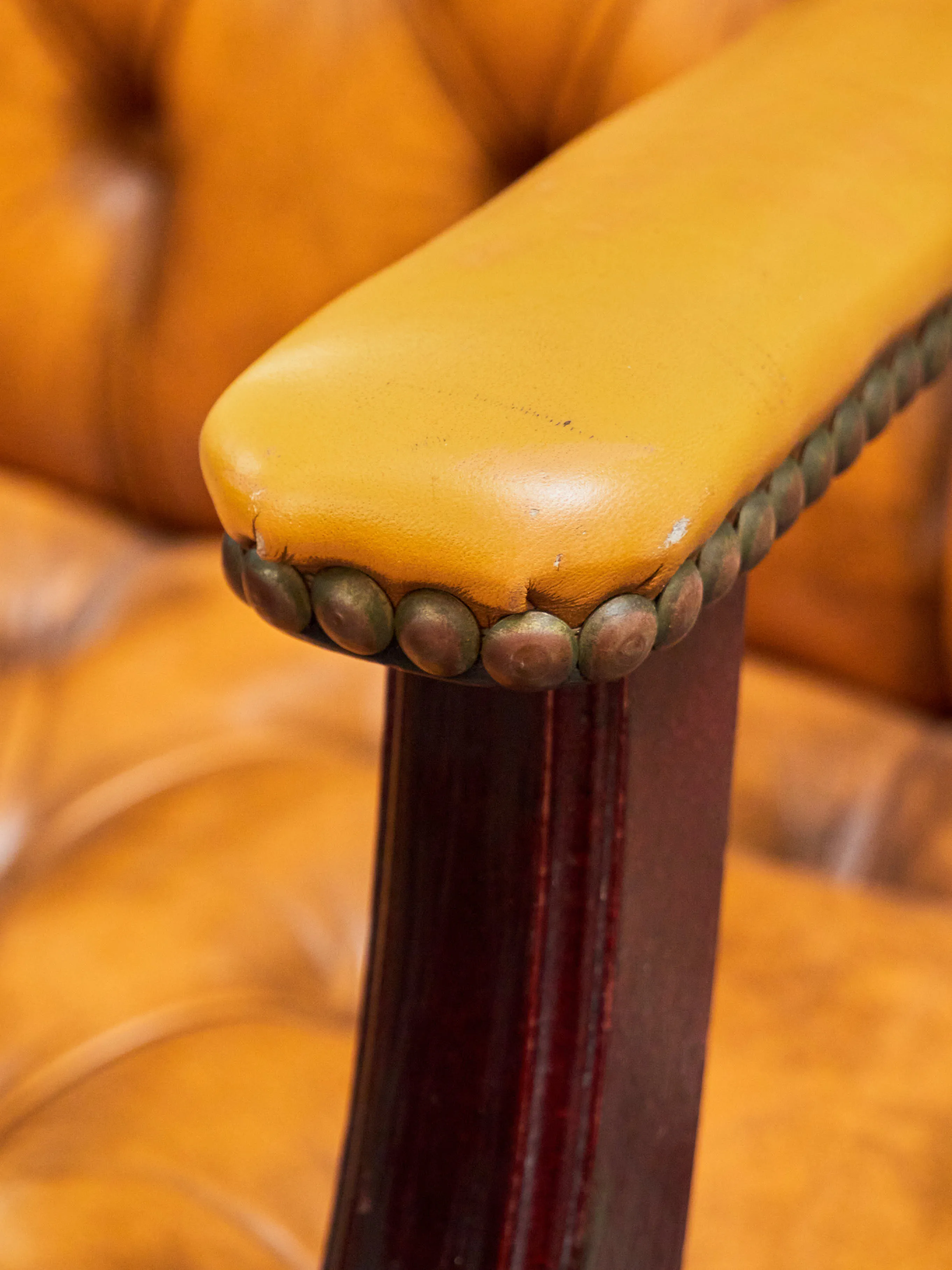 Kožené křeslo k psacímu stolu Chesterfield - 6
