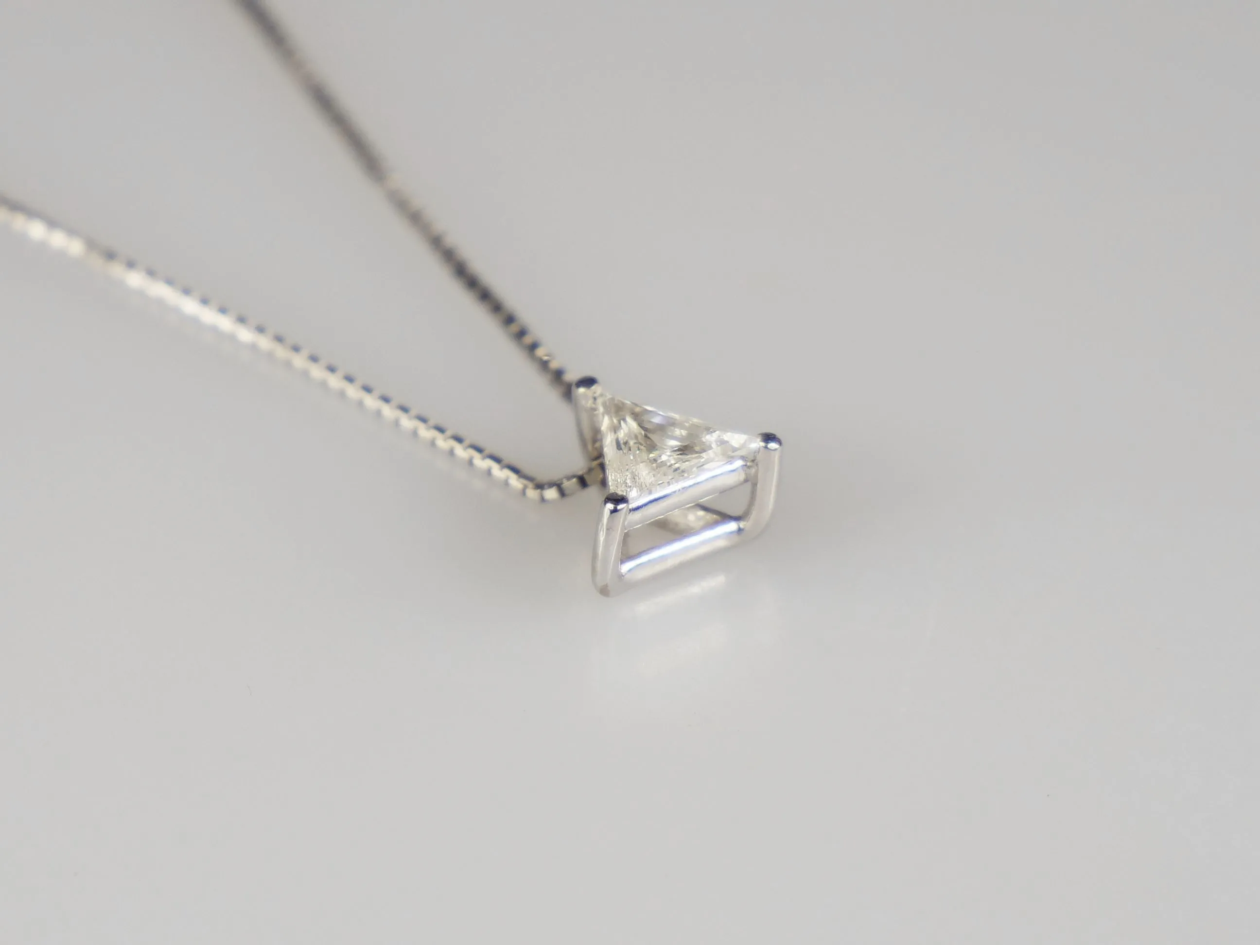 Zlatý náhrdelník s diamantem - 2