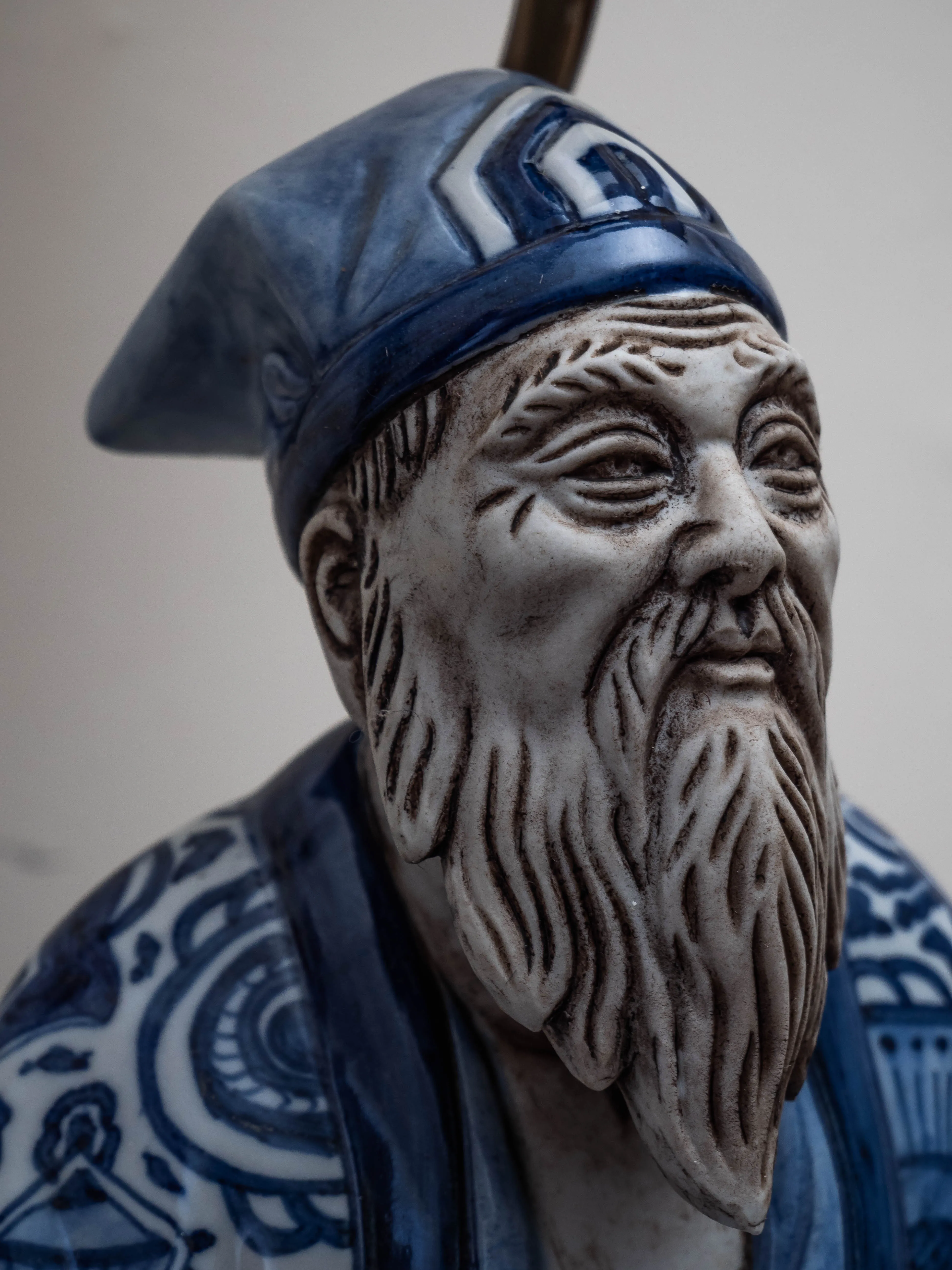 Porcelánová lampička čínský mudrc - 4