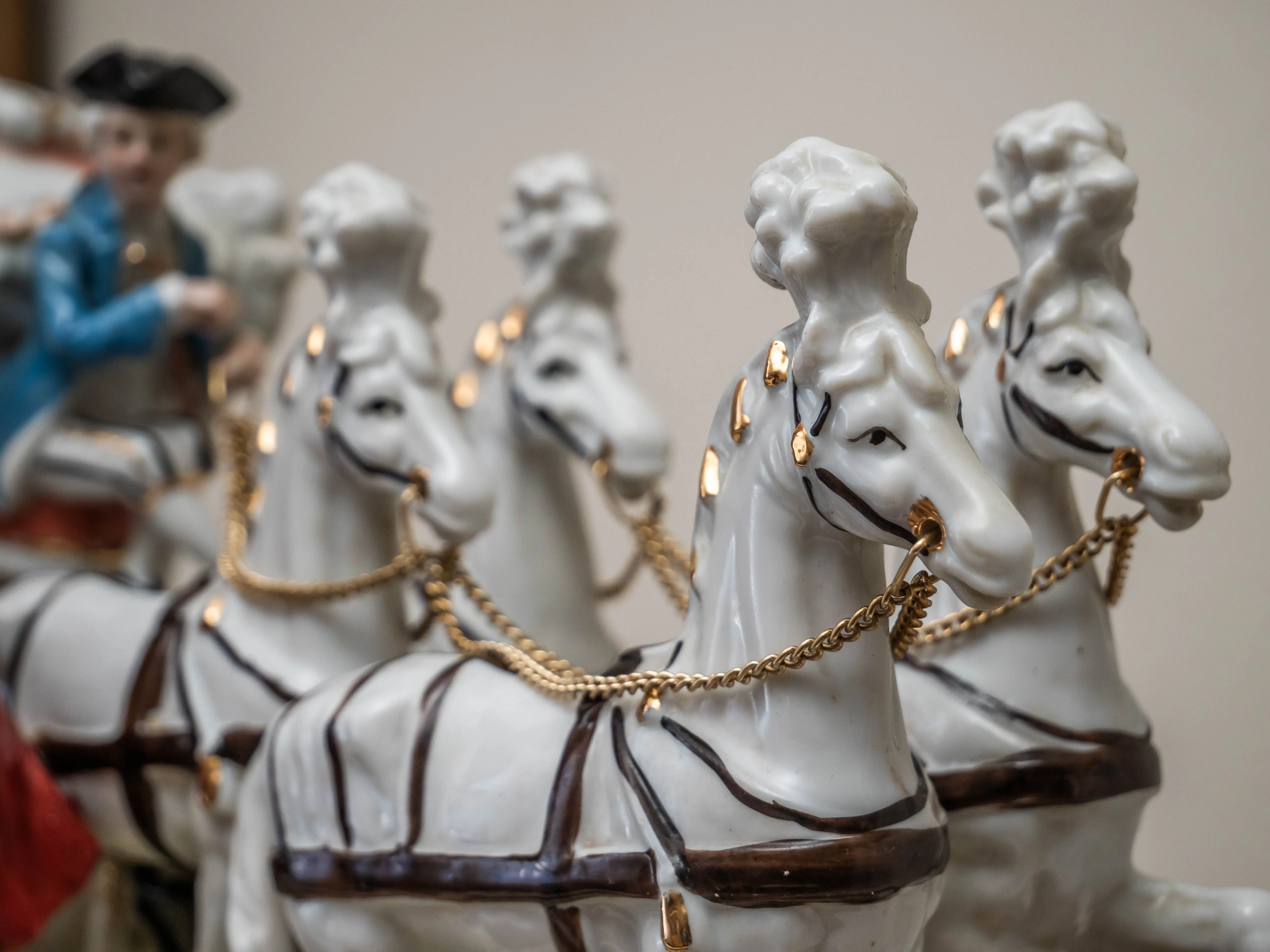 Porcelánový dostavník čtyřspřeží - 3