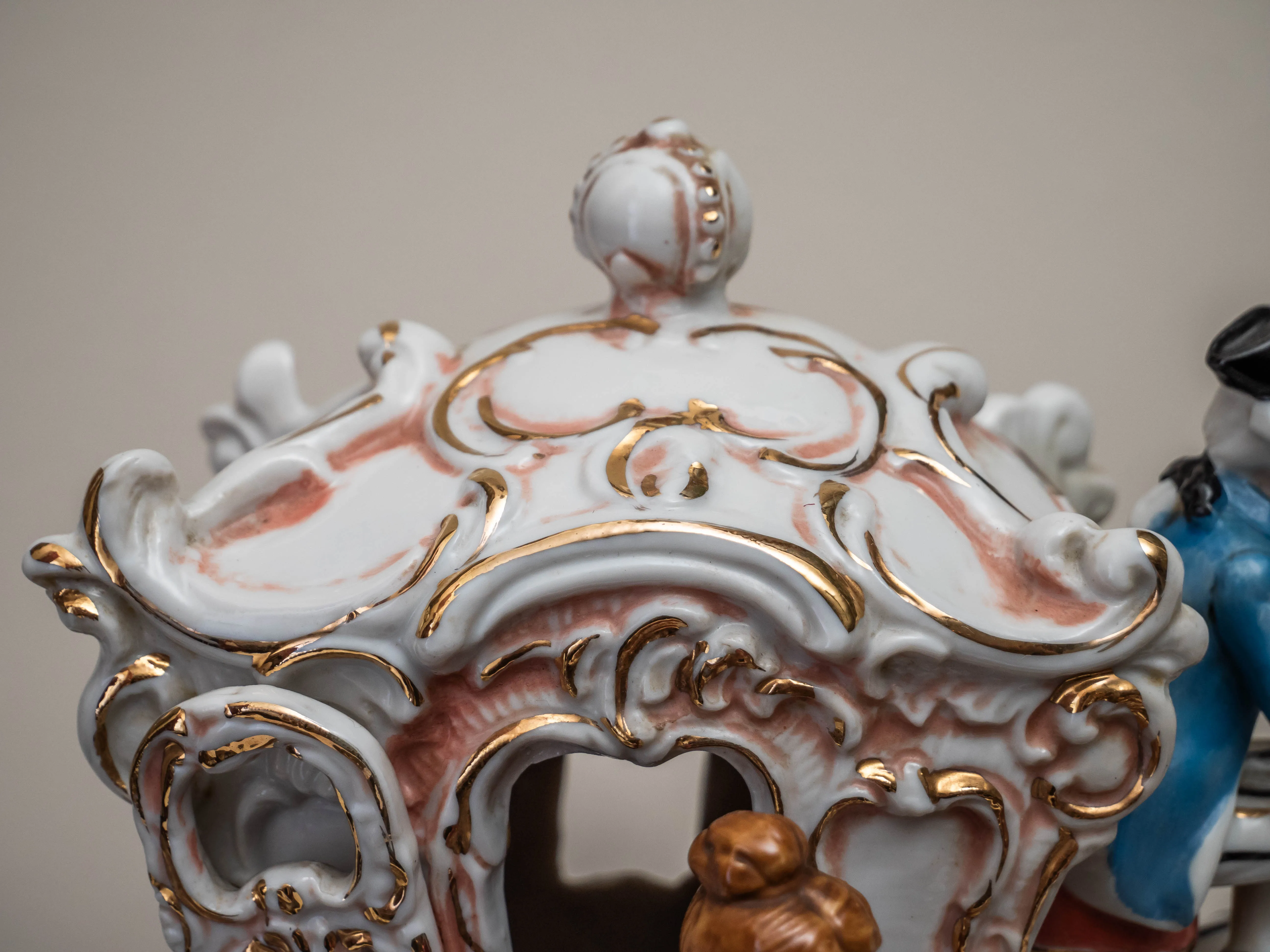 Porcelánový dostavník čtyřspřeží - 9