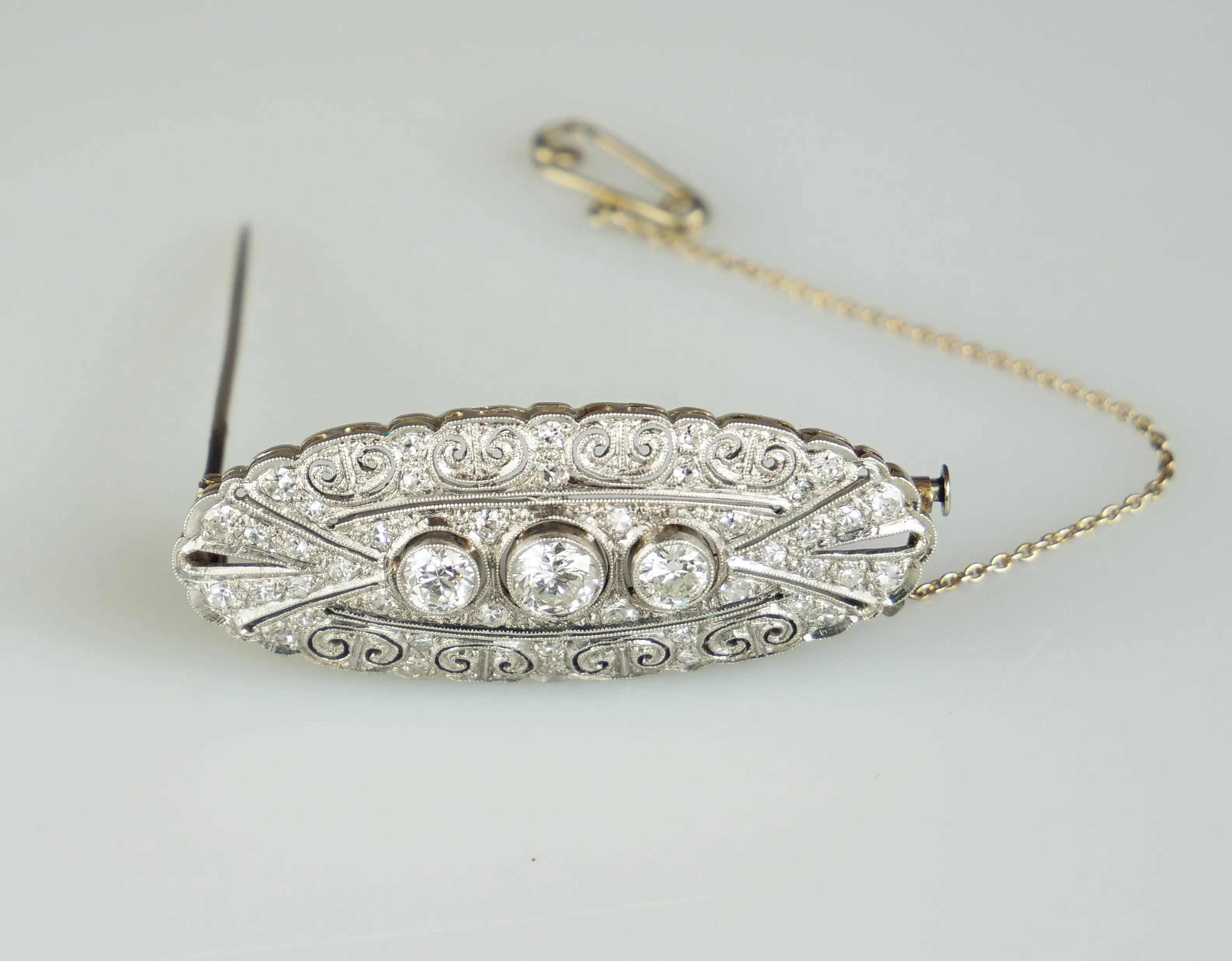 Platinová art-deco brož s diamanty - 3