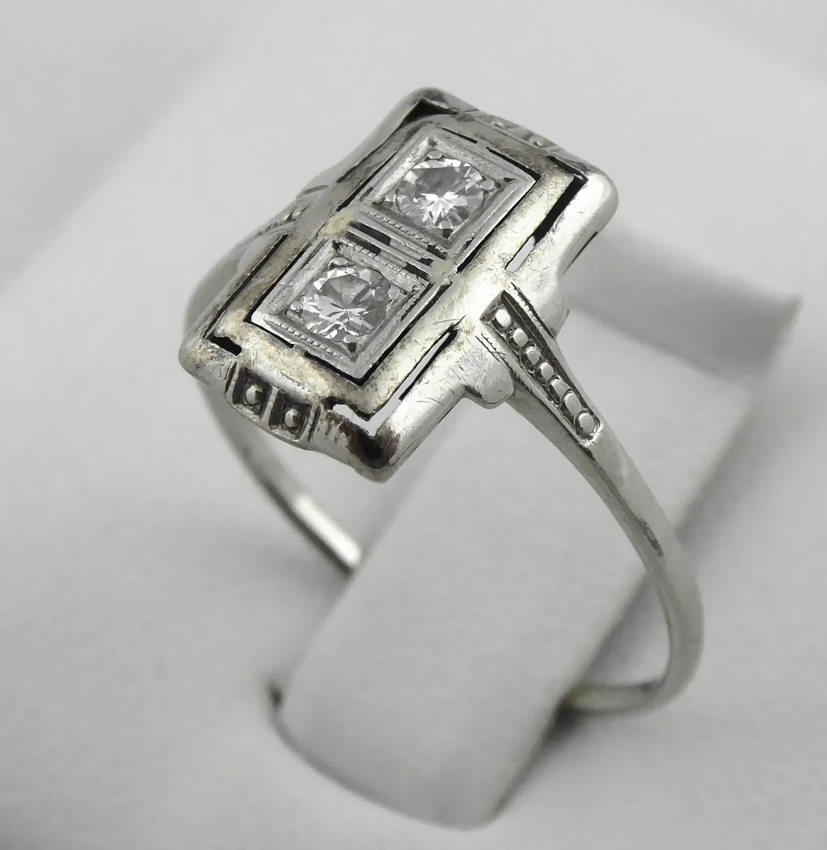 Zlatý art deco prsten s přírodními diamanty 0,15 ct - 2