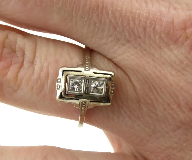Zlatý art deco prsten s přírodními diamanty 0,15 ct - 3