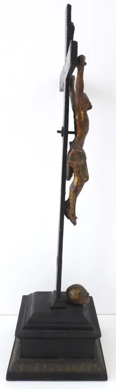 Kristus na kříži s lebkou – litina - 3