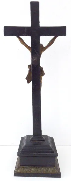 Kristus na kříži s lebkou – litina - 4