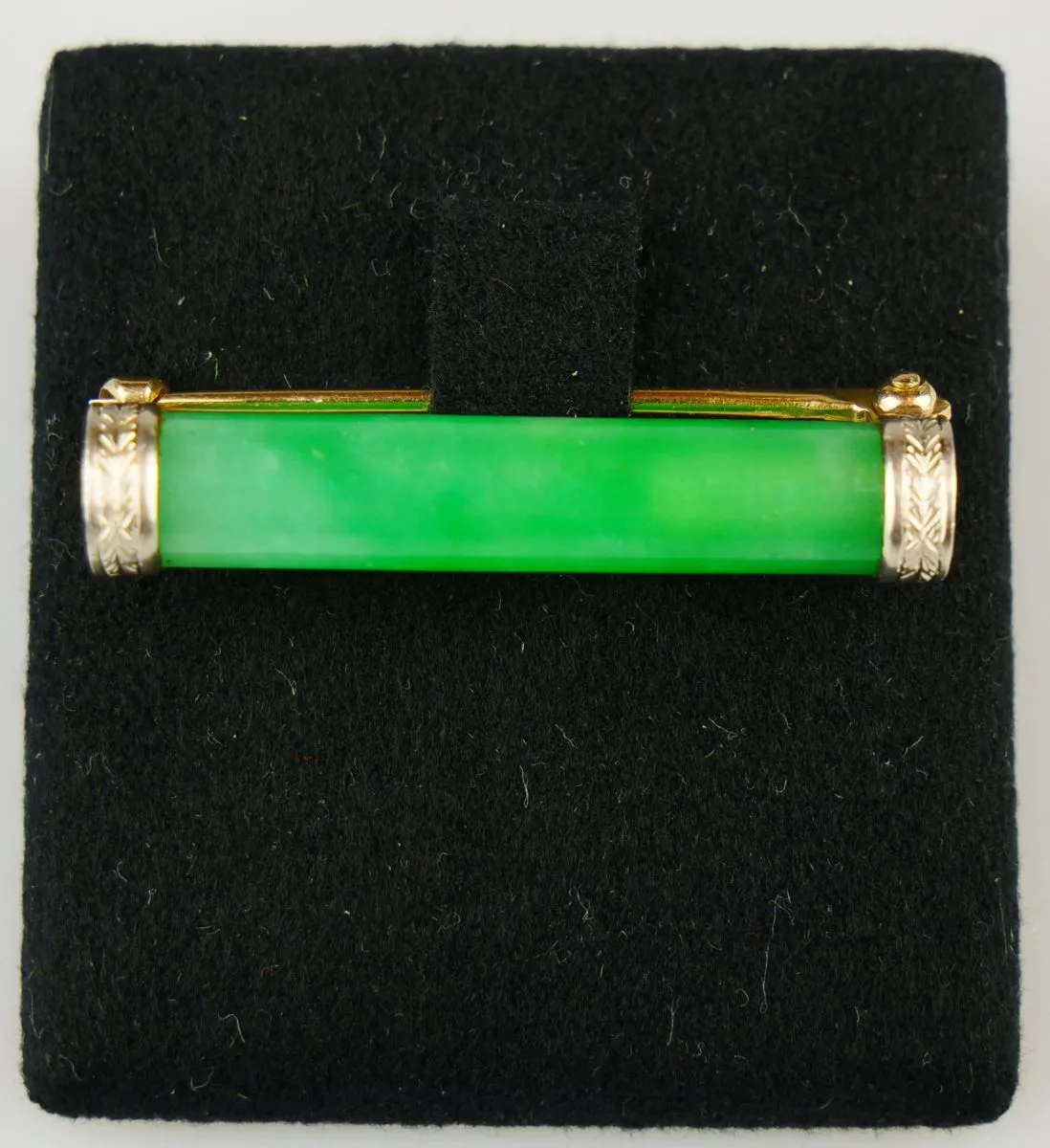 Art deco brož s jadeitem