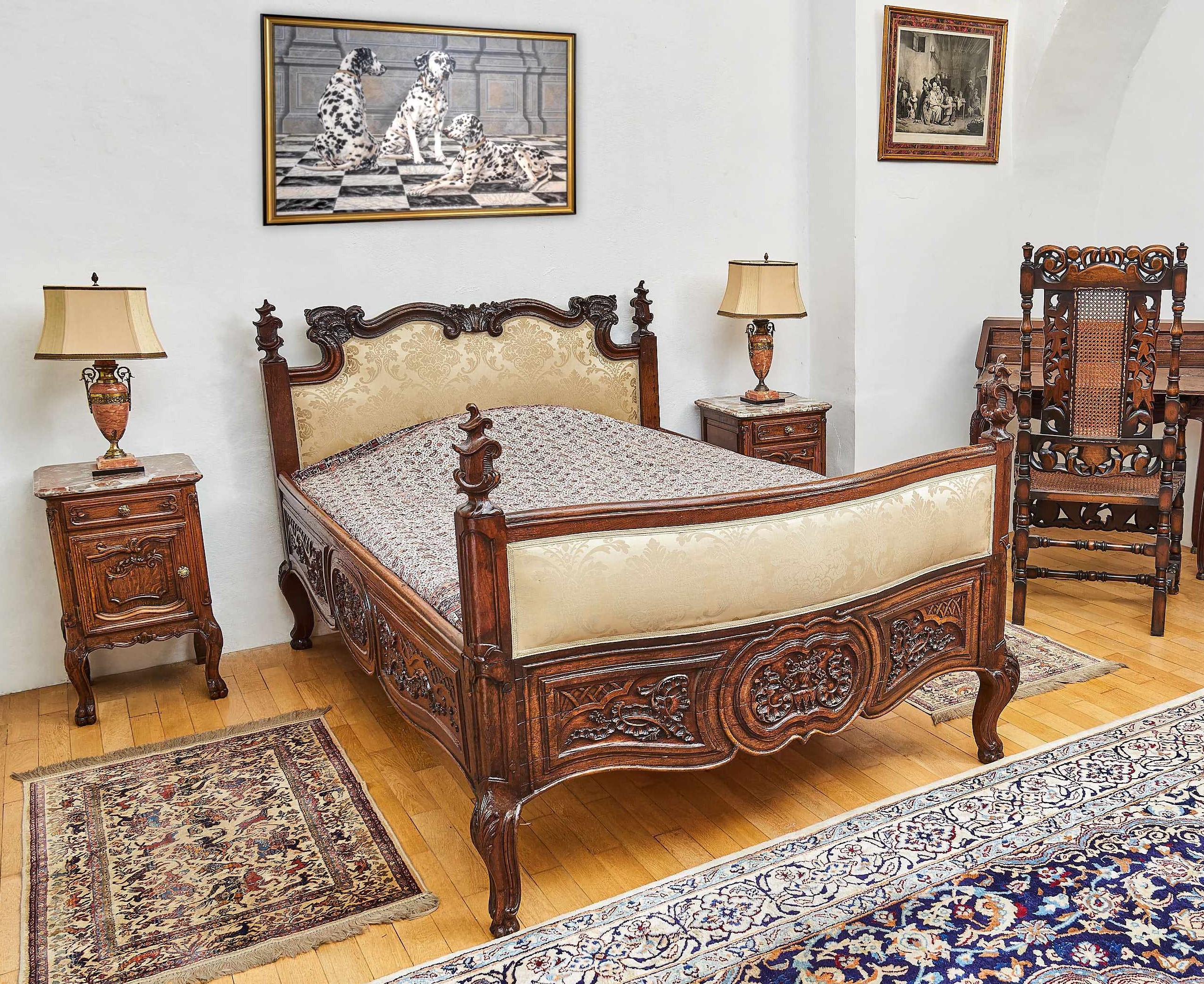 Originál rokoková postel vyřezávaná z dubu