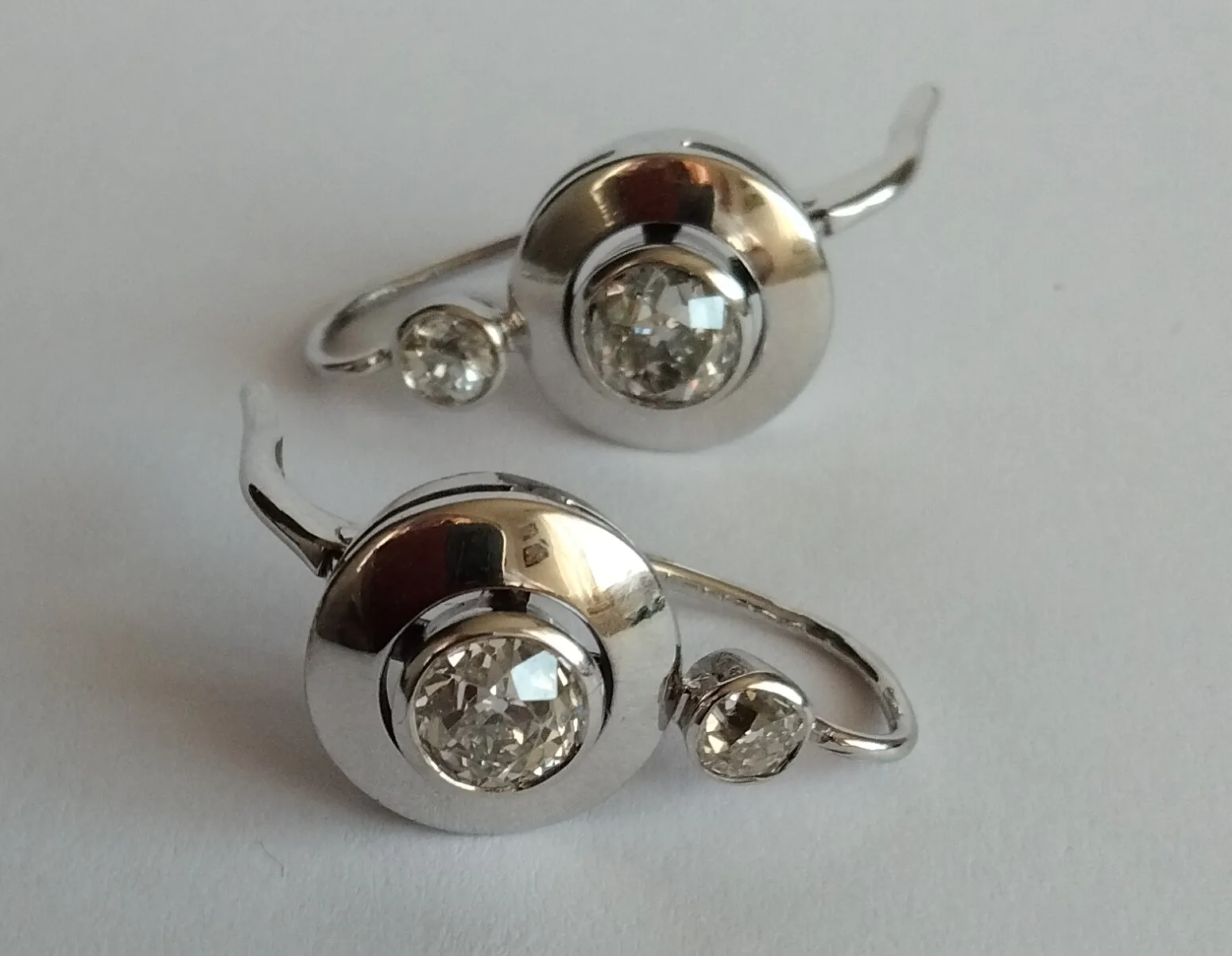 Zlaté náušnice ve stylu art-deco s diamanty - 1