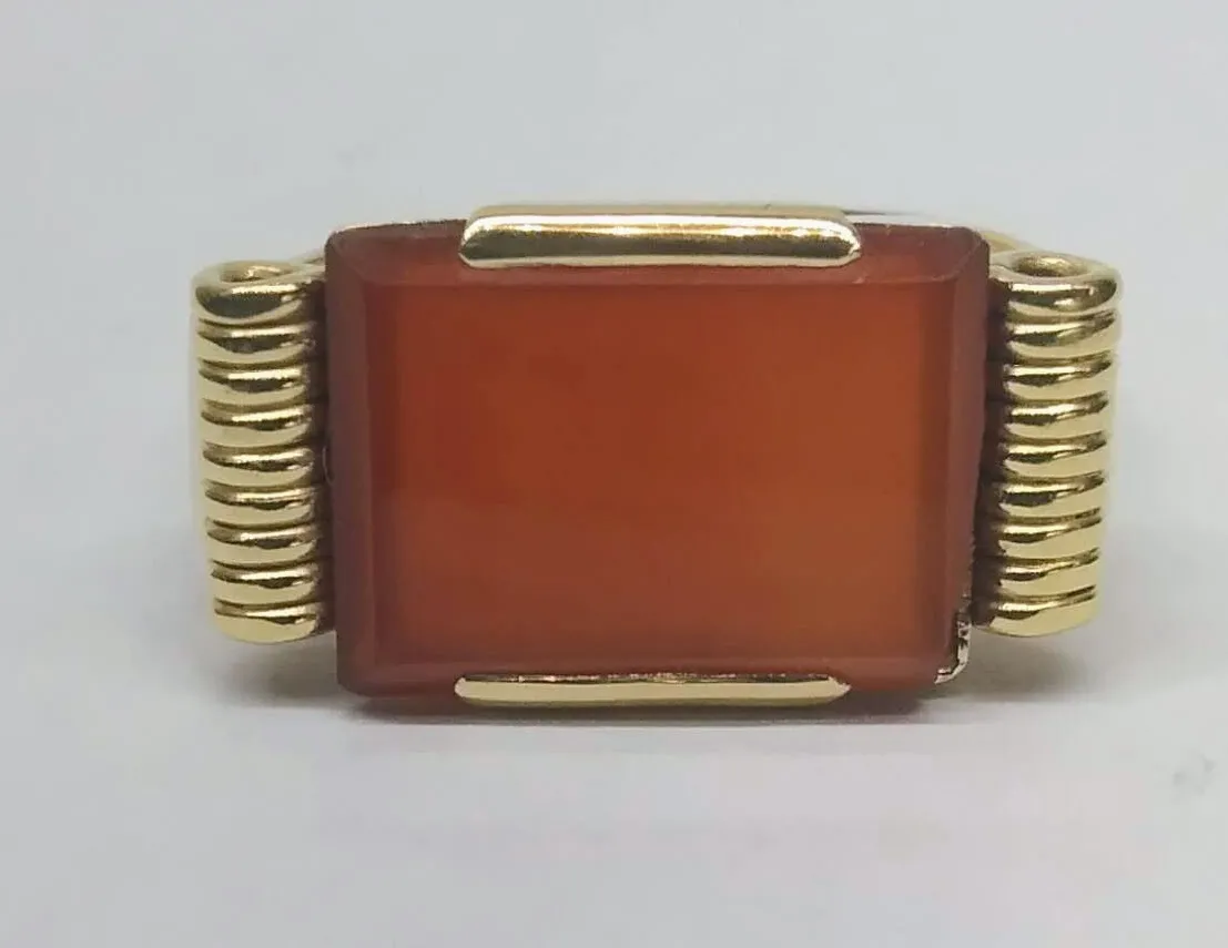 Zlatý art-deco prsten s karneolem