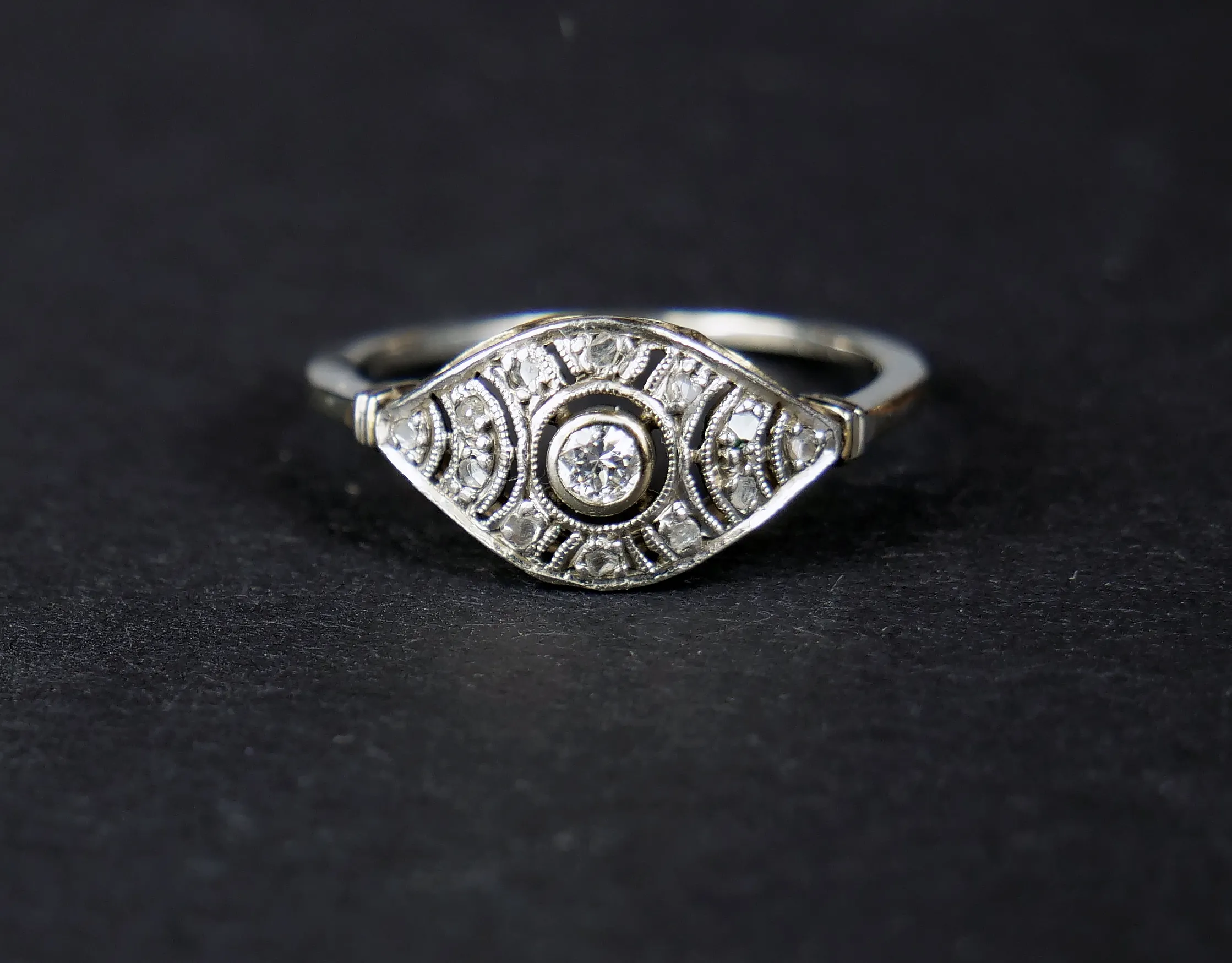 Art deco zlatý prsten s diamanty - 5