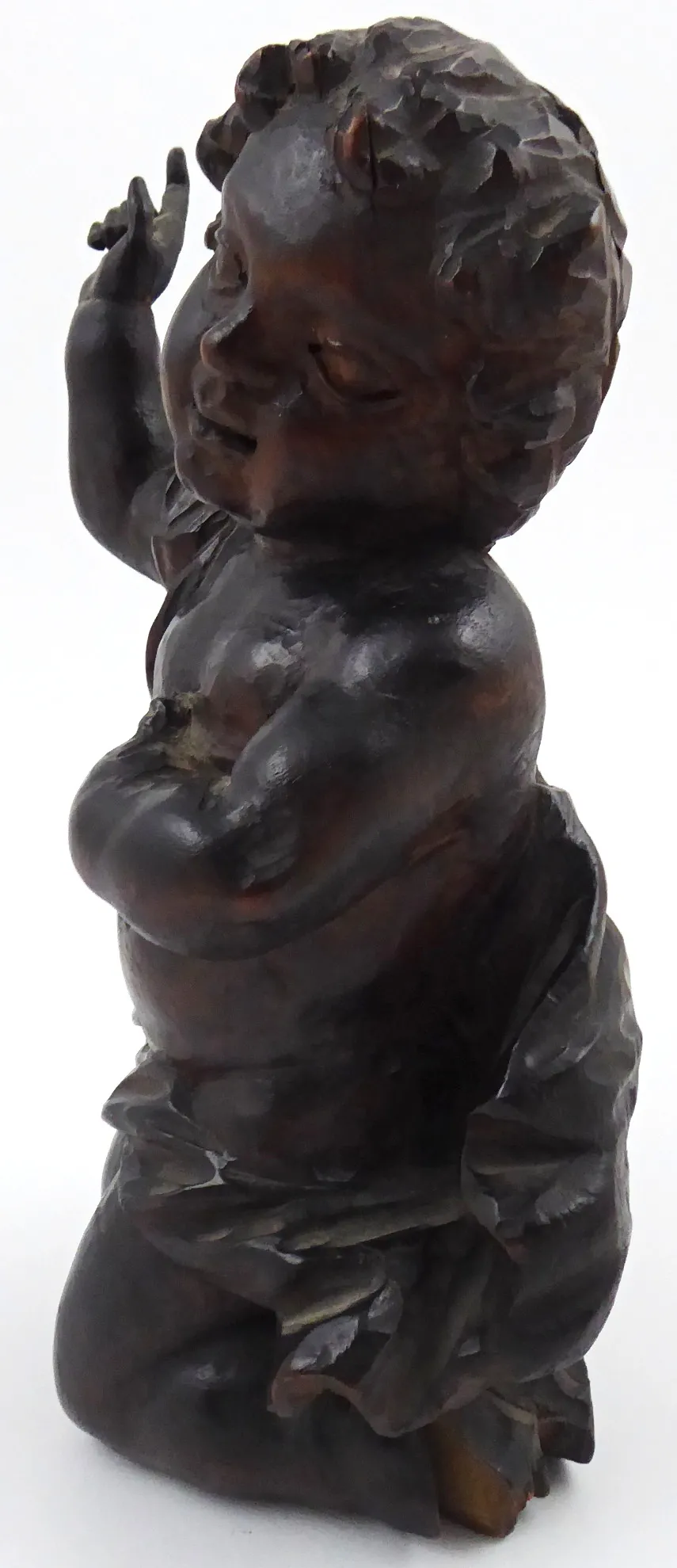 Putto s levou rukou na hrudi - 2