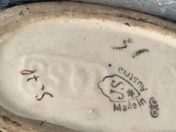 Souprava 3 kusů porcelánu = 2 kusy váza + 1 kus žardiniéra motiv Tři grácie - 5