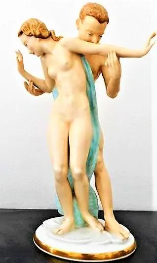 Porcelánové sousoší akt  Žena a muž - 2