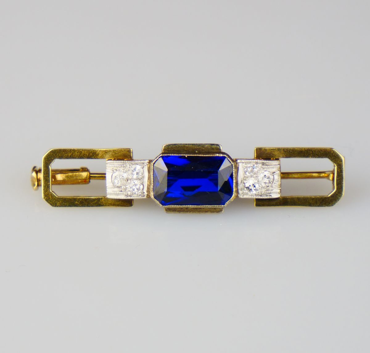 Art deco zlatá brož s diamanty a safírem