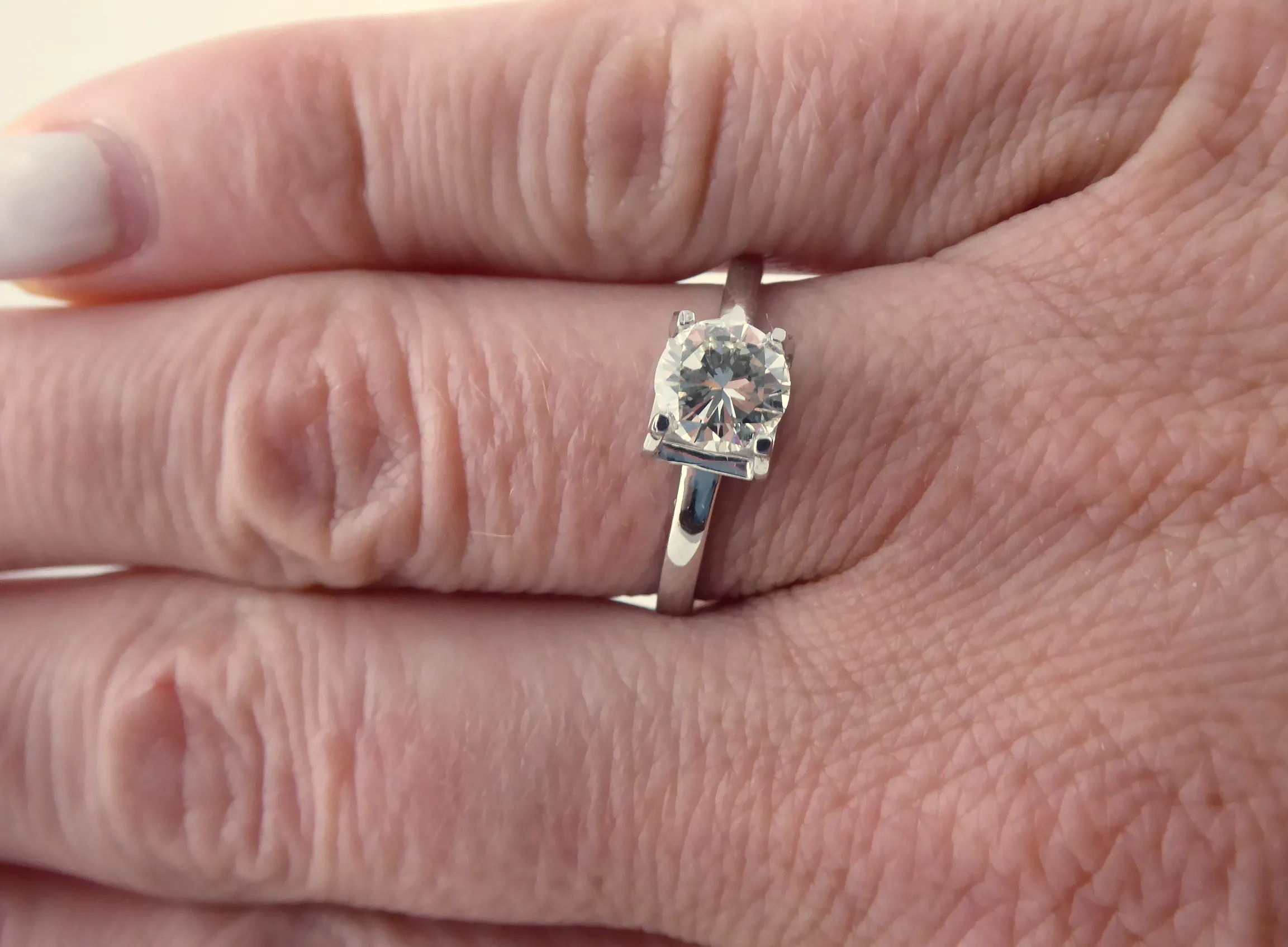 Prsten se solitérním přírodním diamantem – 0,9 ct - 3