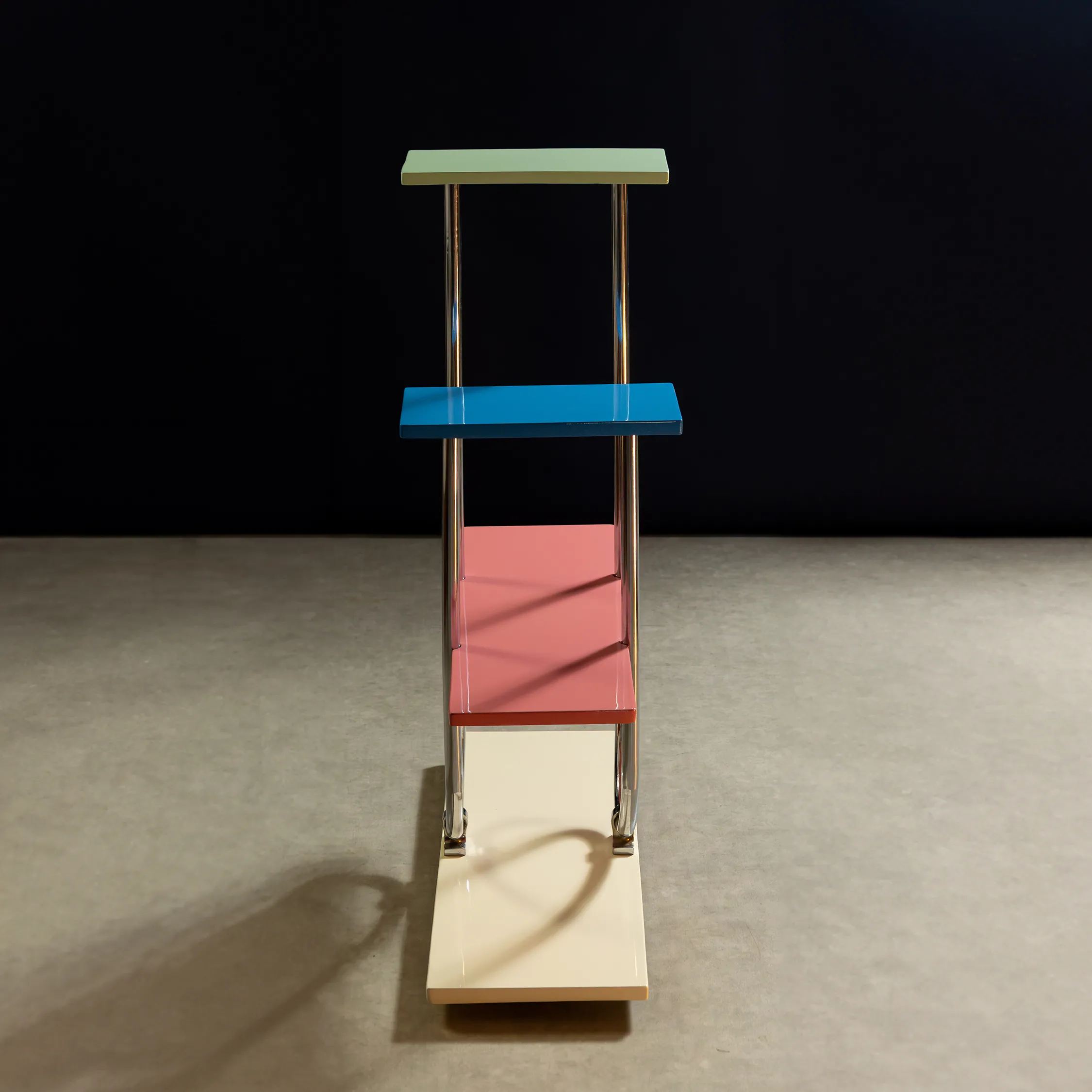 KVĚTINOVÝ ETAŽER-BAUHAUS, FUNKCIONALISMUS - 5