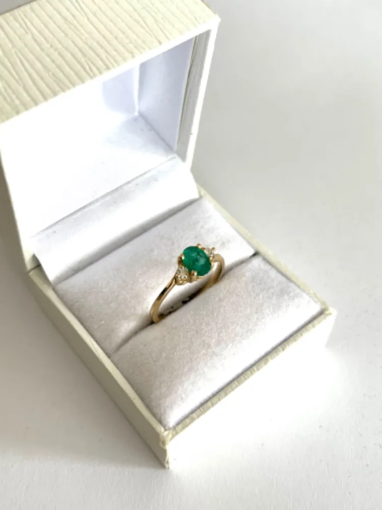Zlatý prsten s přírodním smaragdem a přírodními diamanty - 2
