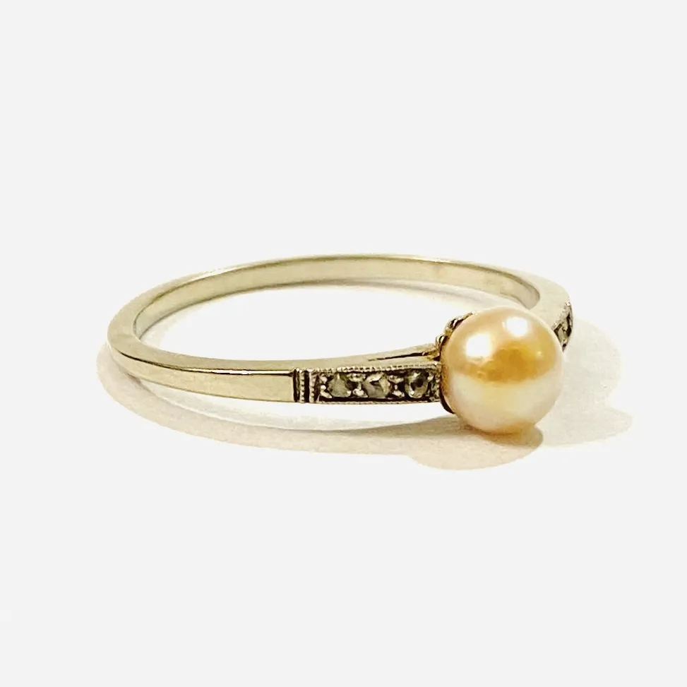 Zlatý art-deco prsten s diamanty a perlou - 2