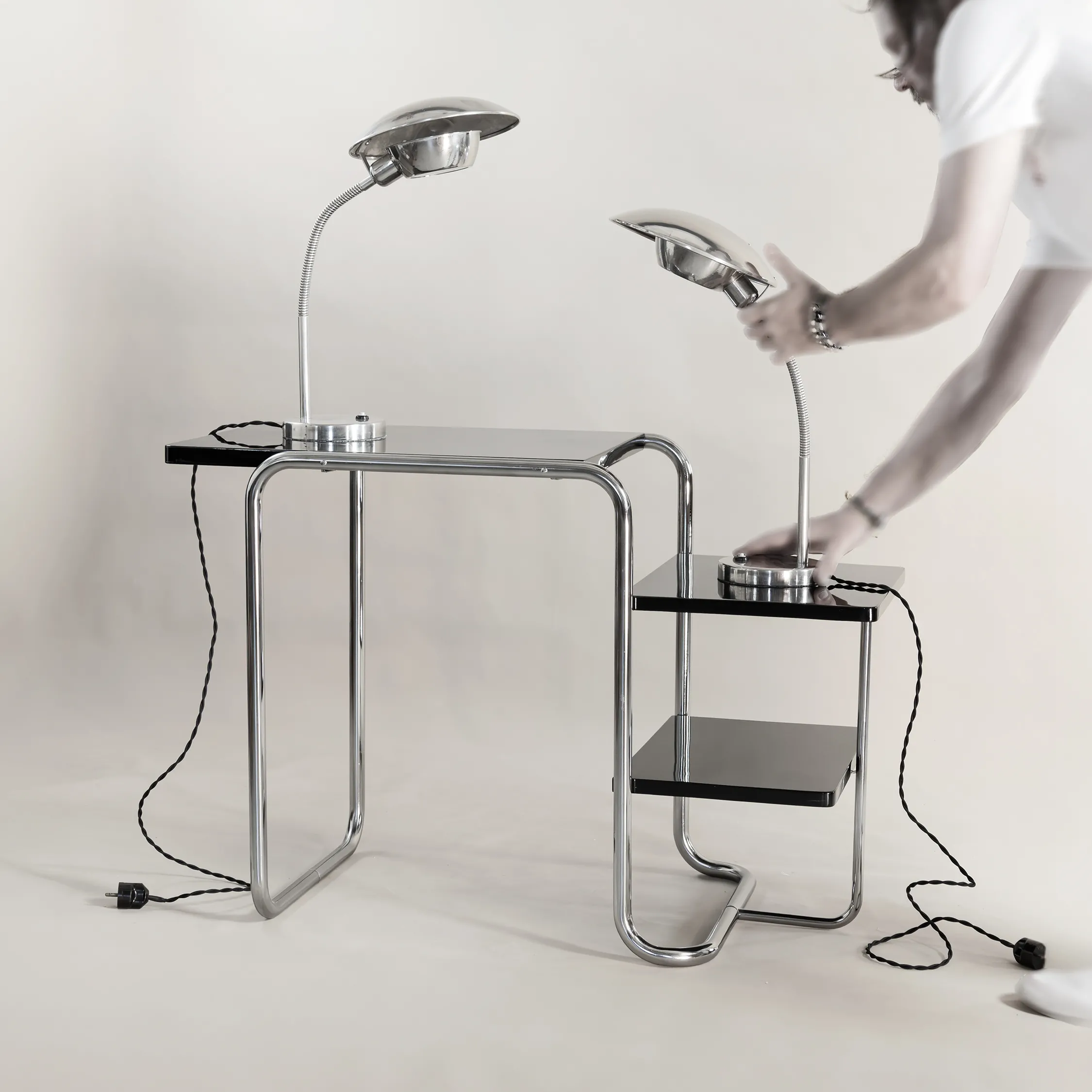 STOLNÍ LAMPY V PÁRU-FUNKCIONALISMUS-BAUHAUS - 2