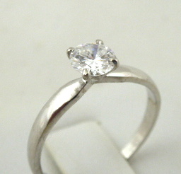 Prsten se solitérním přírodním diamantem – 0,46 ct