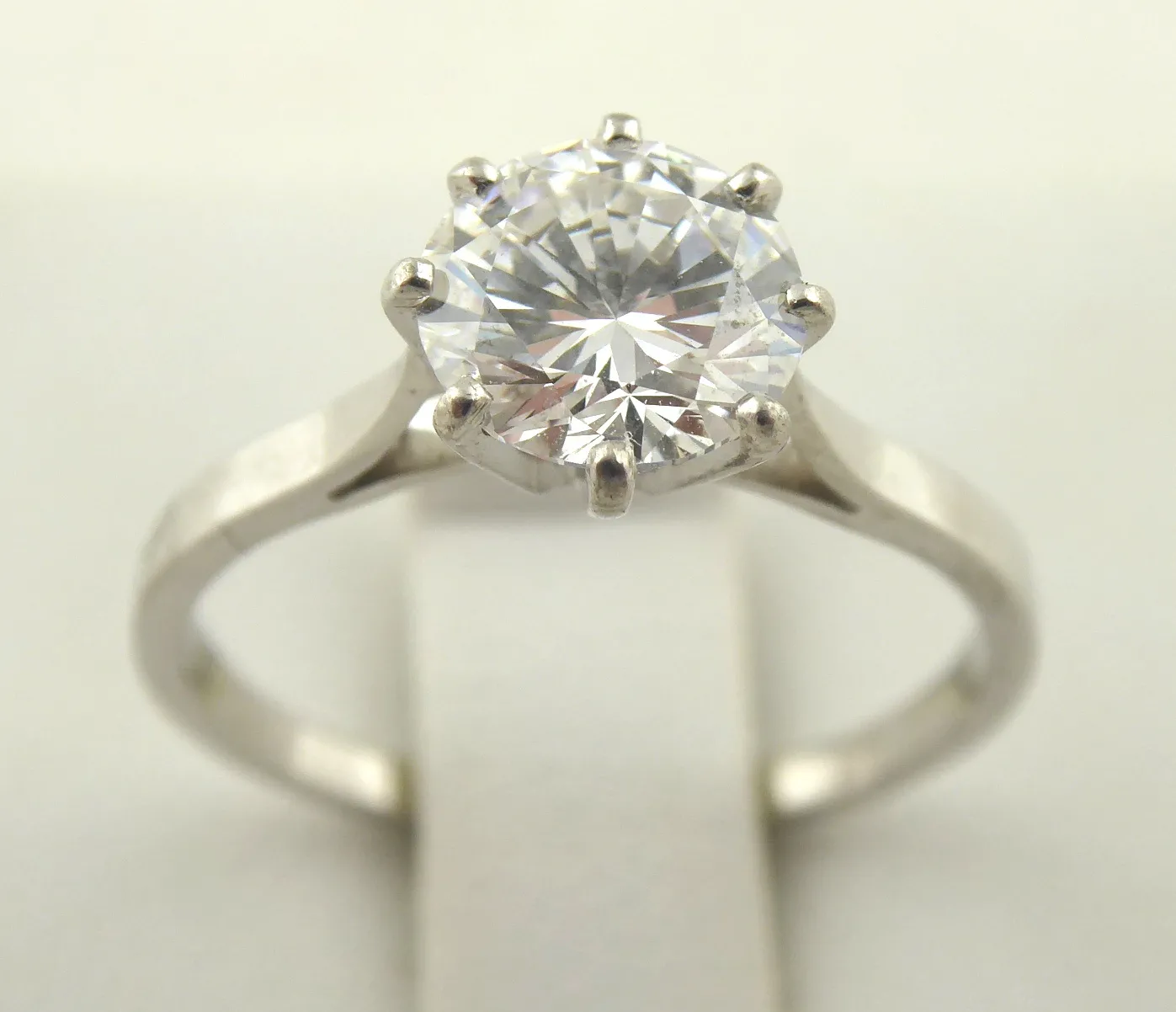 Zlatý prsten s velkým přírodním diamantem – 1,23 ct