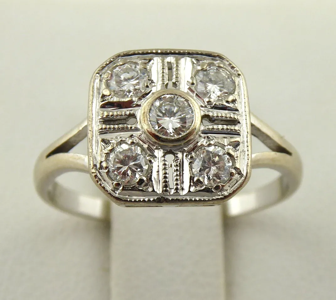 Zlatý prsten s pěti přírodními diamanty – 0,40 ct