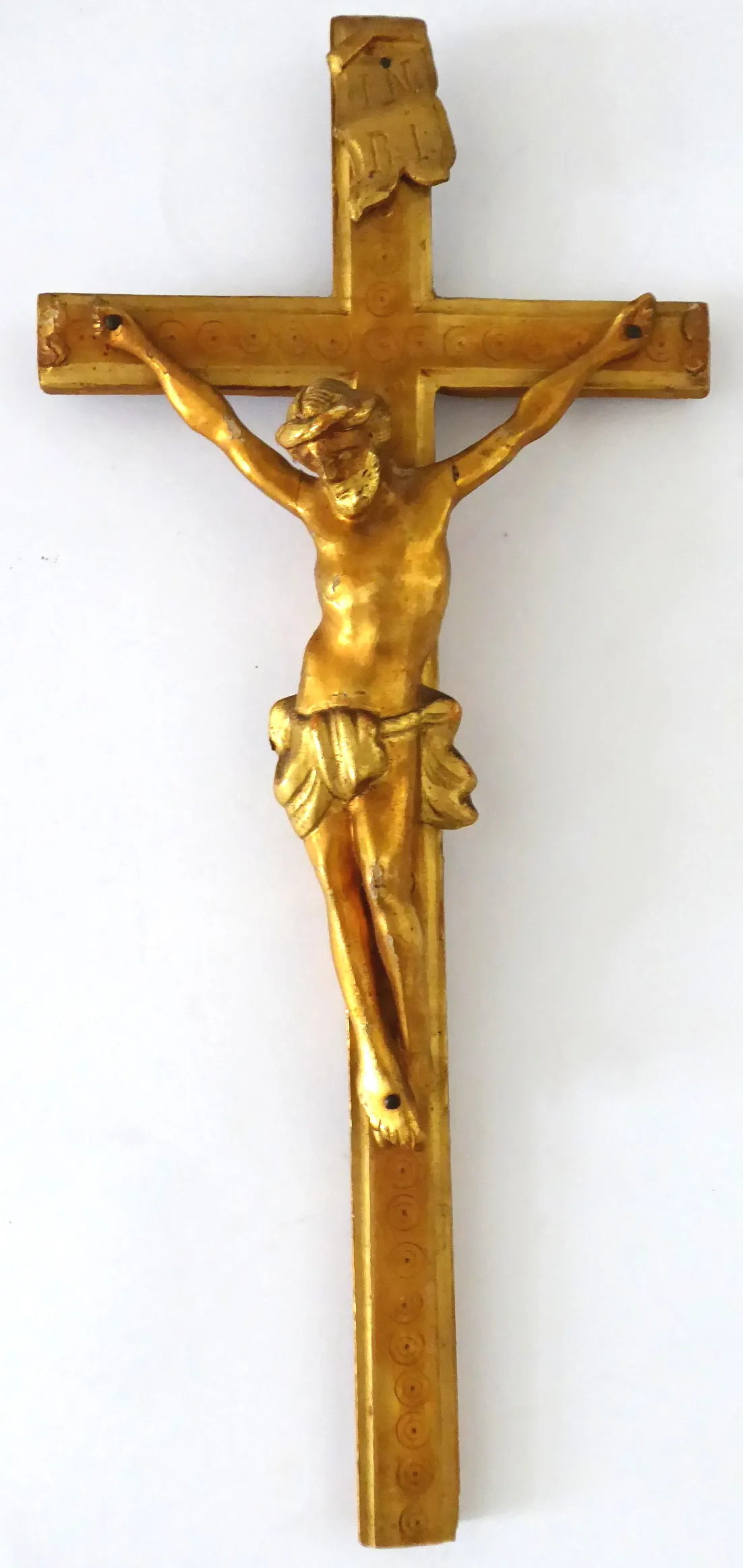 Zlacený Kristus na kříži